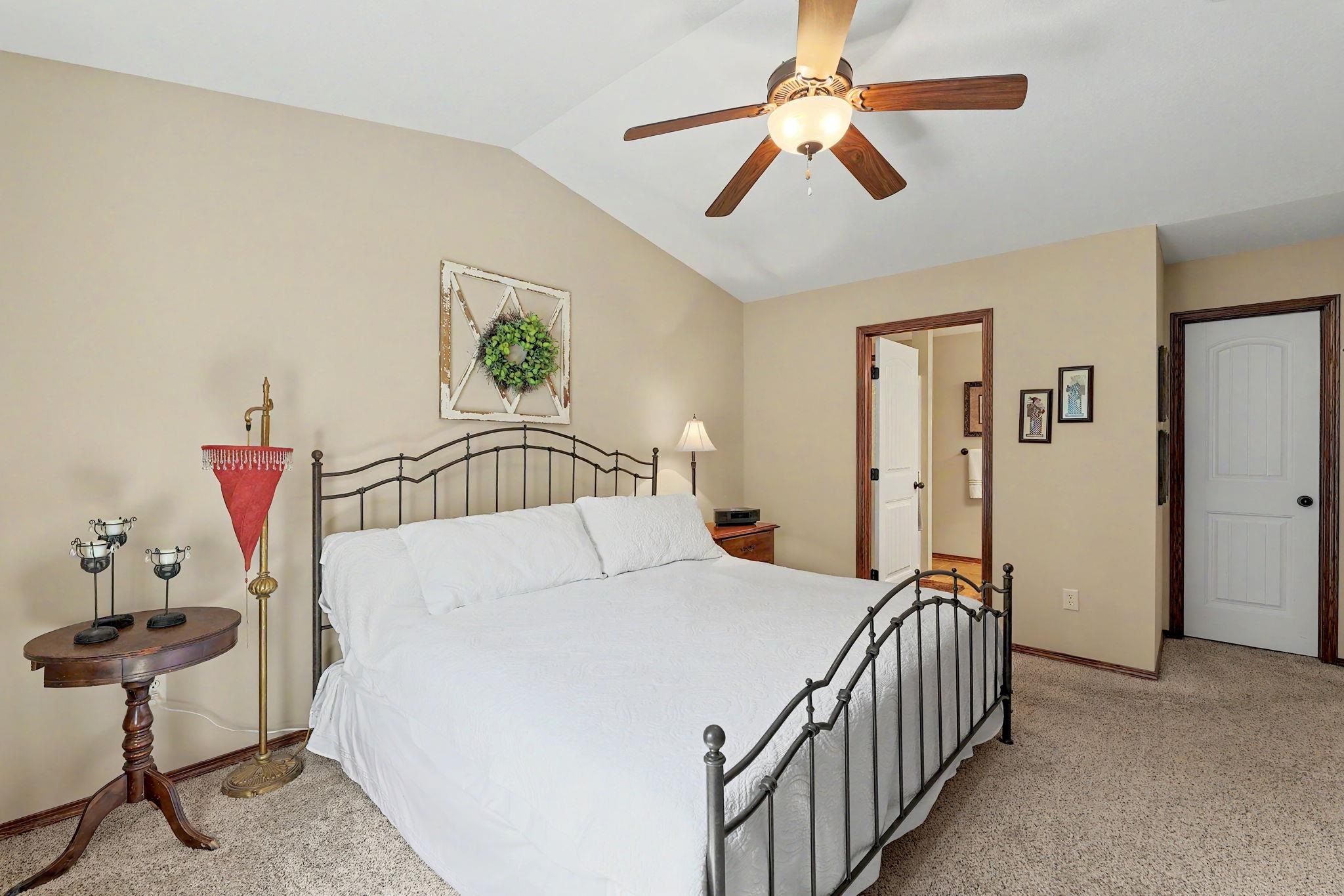 2906 N Emerson St Property Photo 21