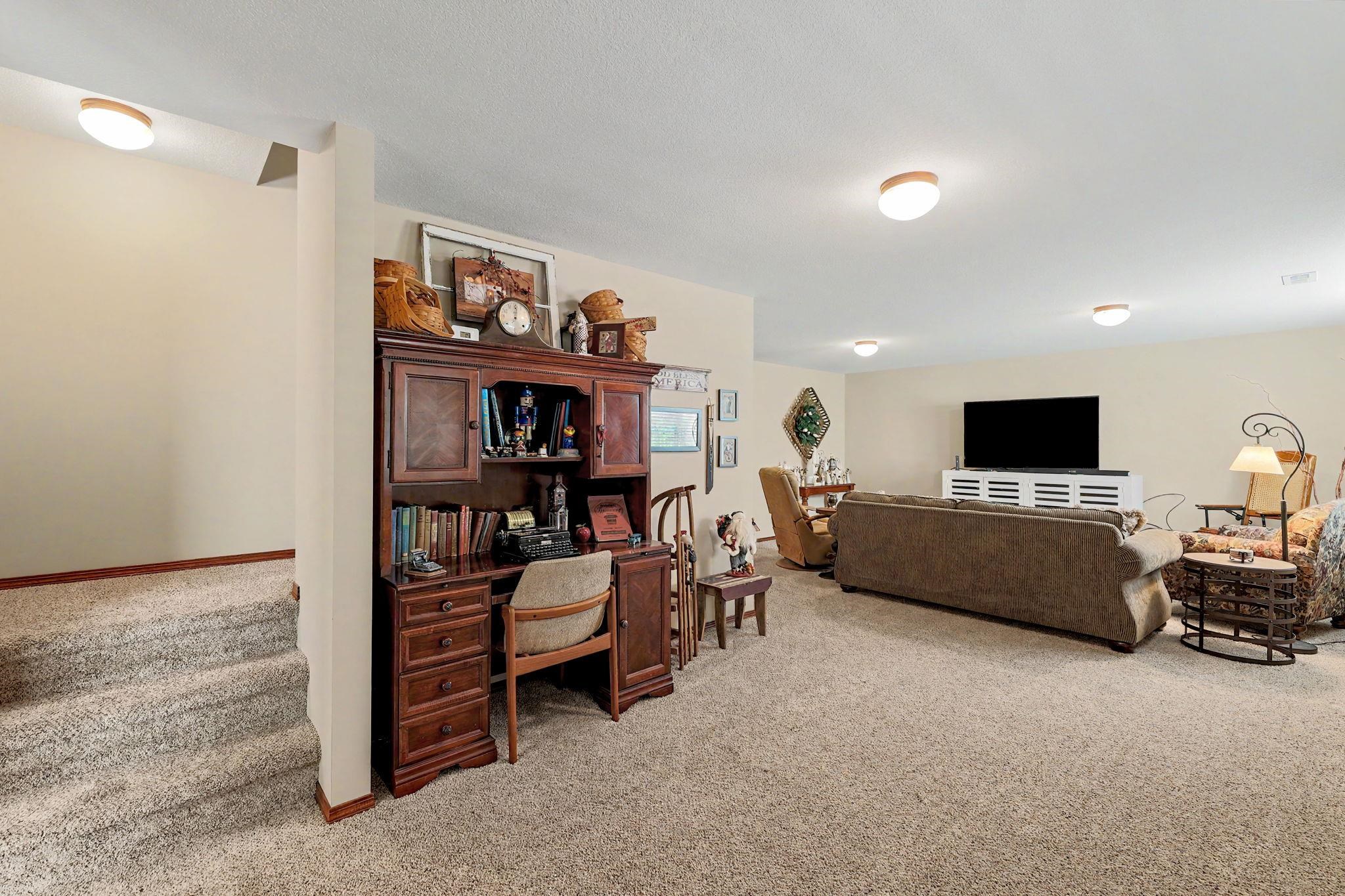 2906 N Emerson St Property Photo 22