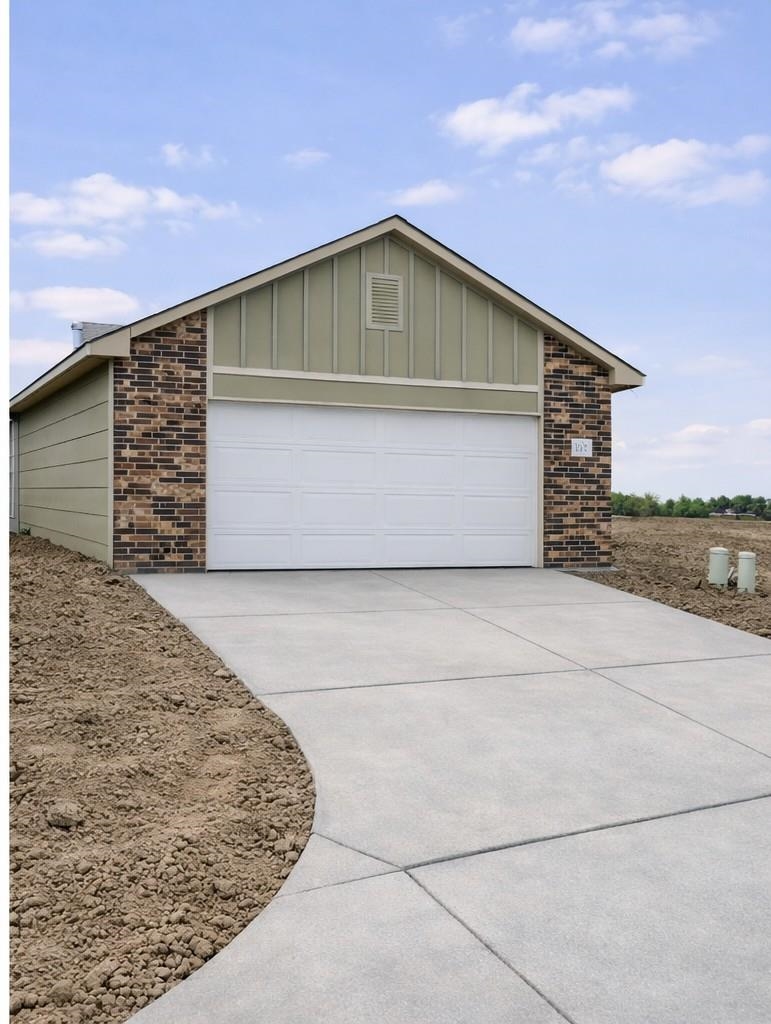 5165 N Sweetwater Road Property Photo 1