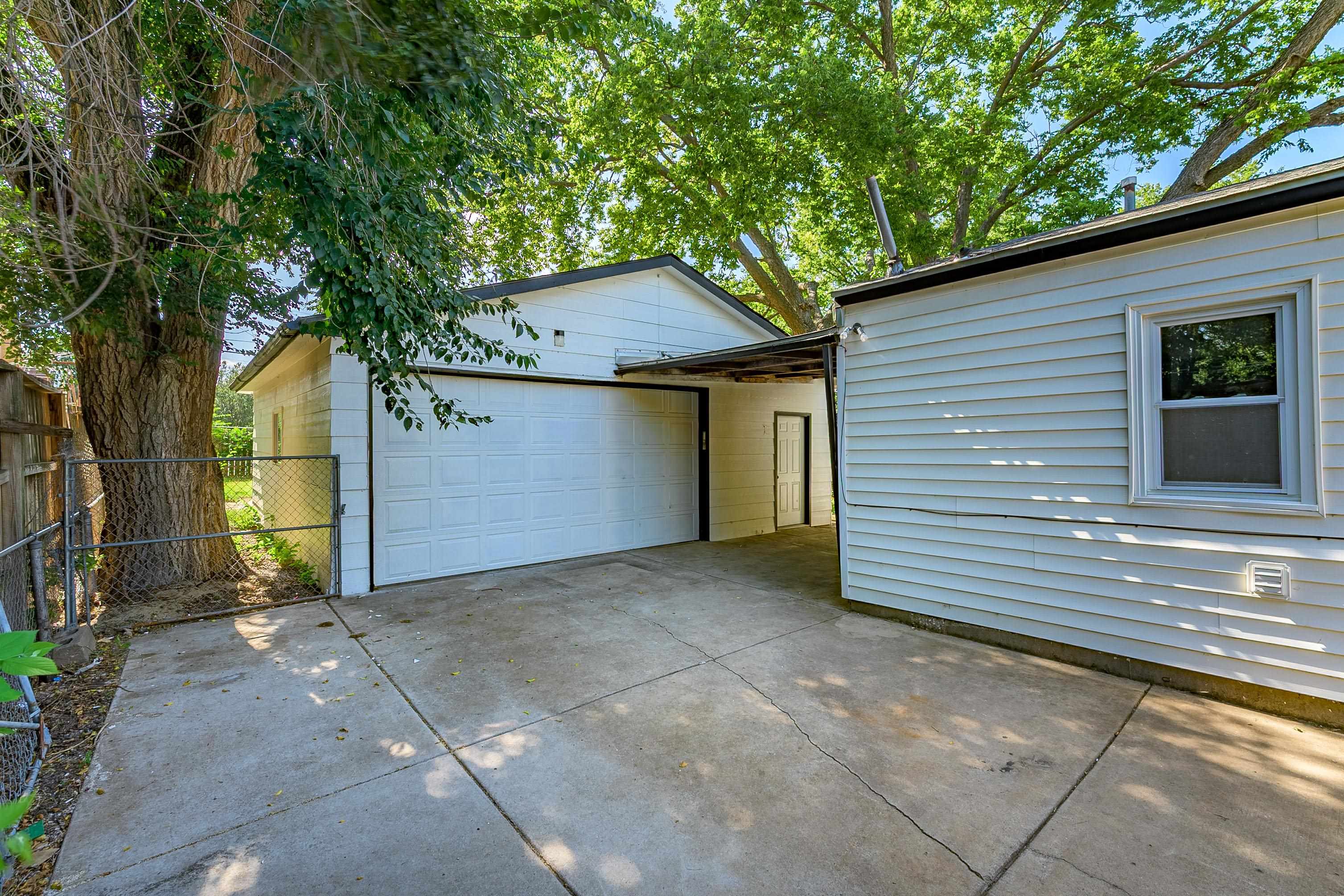205 N Sedgwick St Property Photo 27