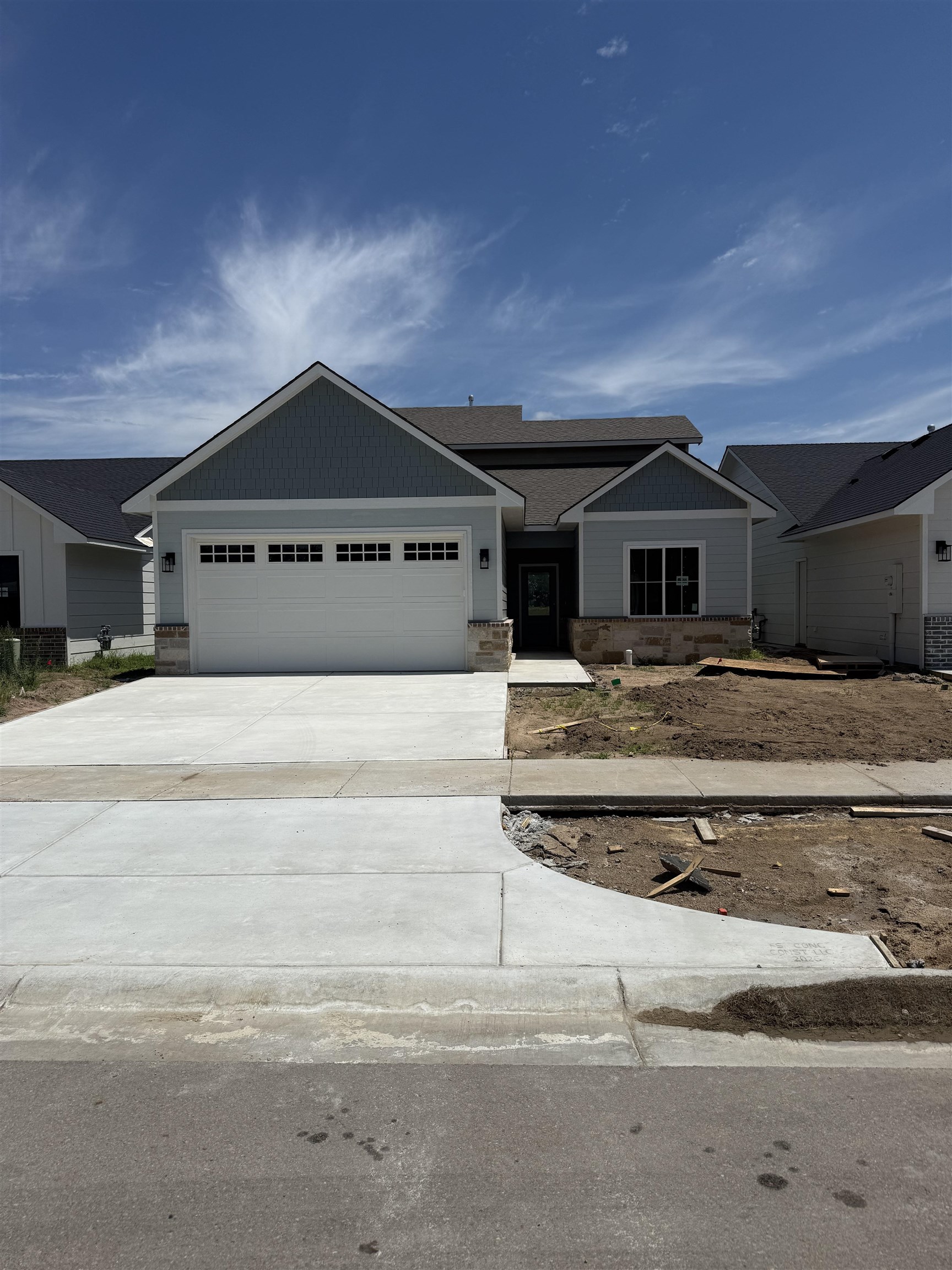 5590 Wandering Way Property Photo 1