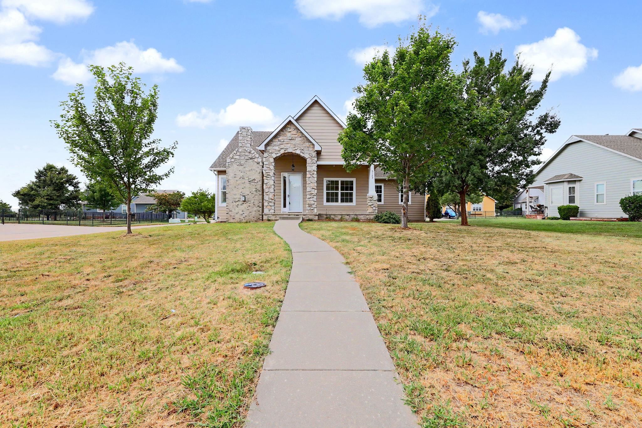 5123 N Hampton Property Photo 3