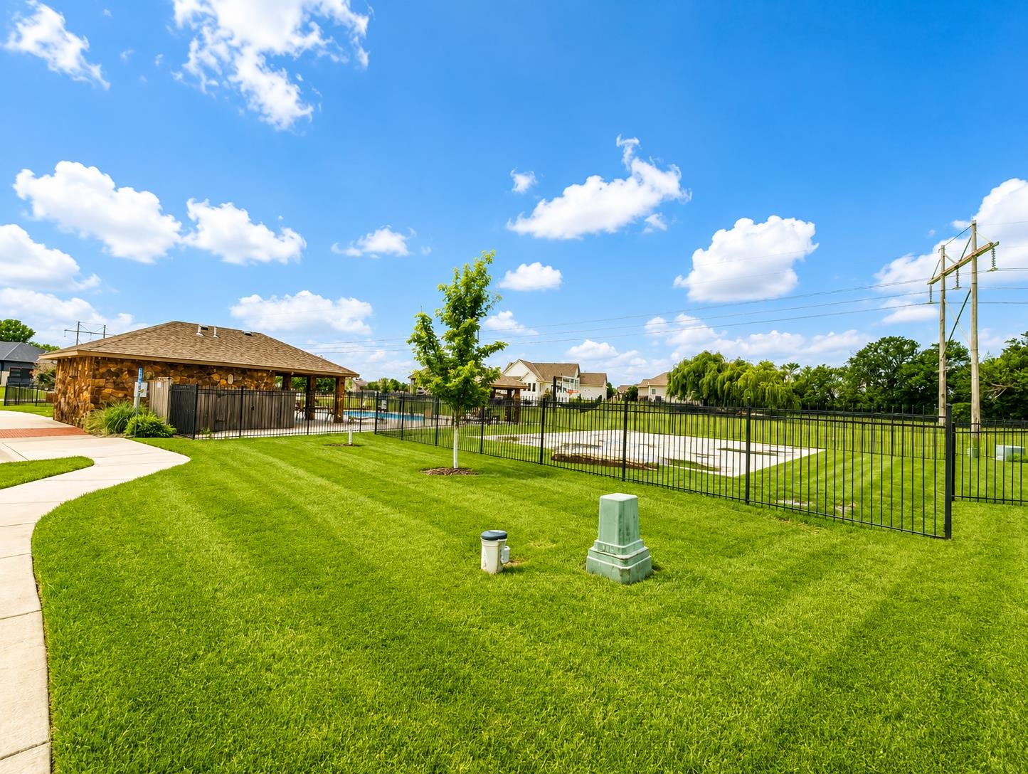 1502 N Shadow Rock Dr Property Photo 32