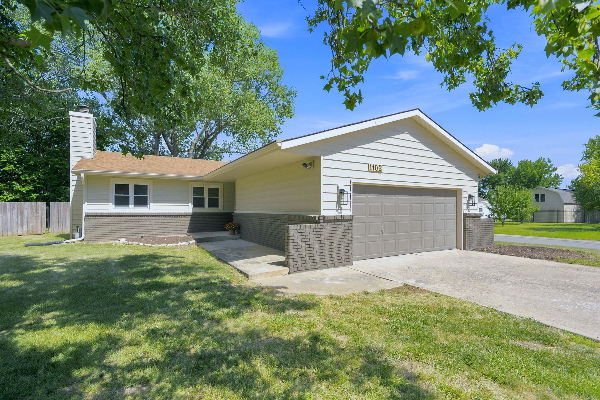 1102 N West St Property Photo 1