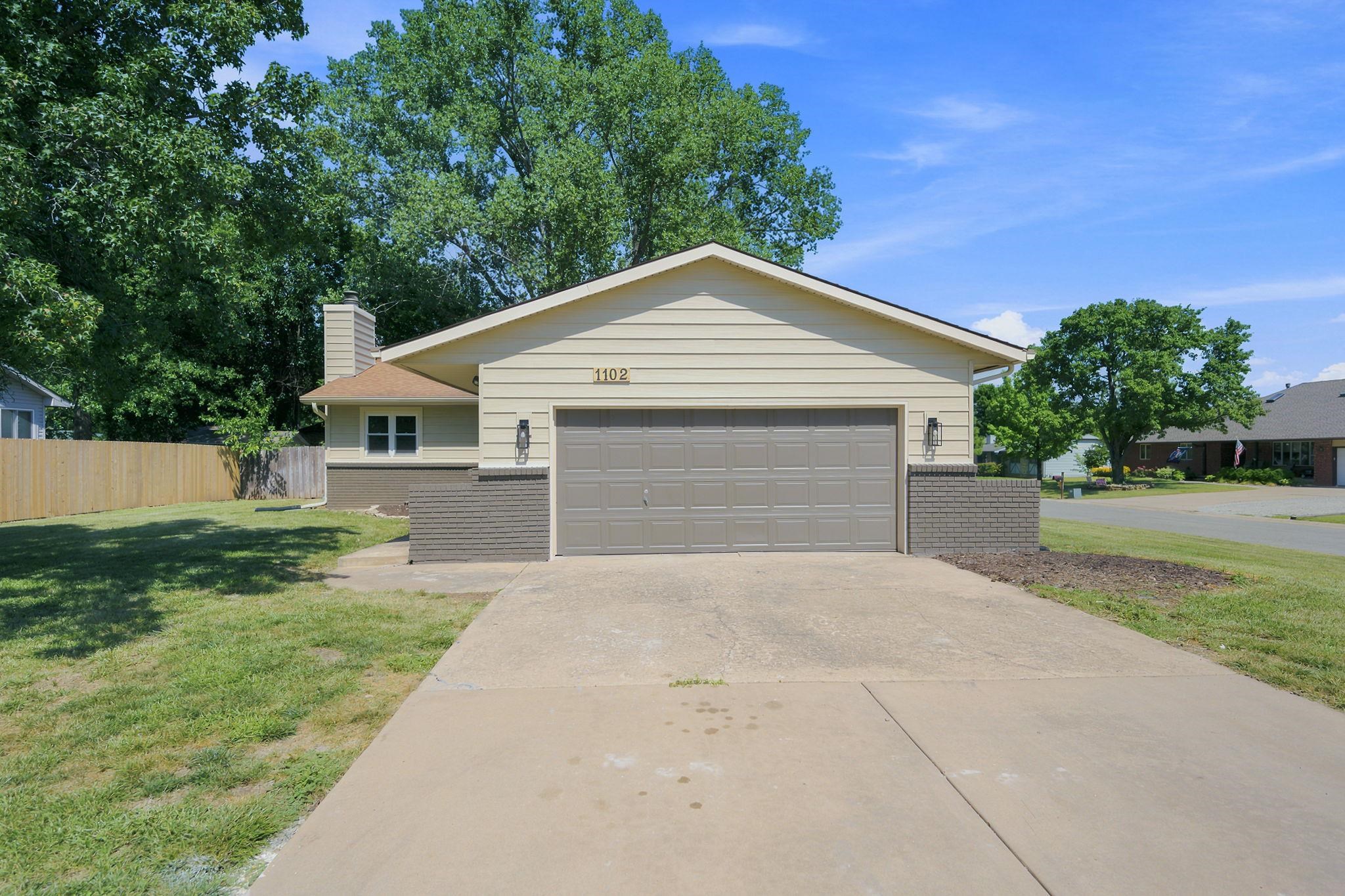 1102 N West St Property Photo 2