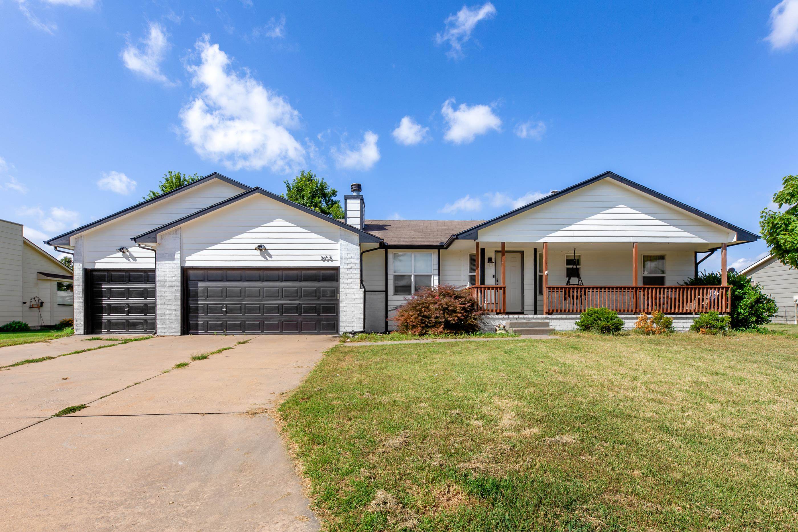 605 Clover Ln. Property Photo 1