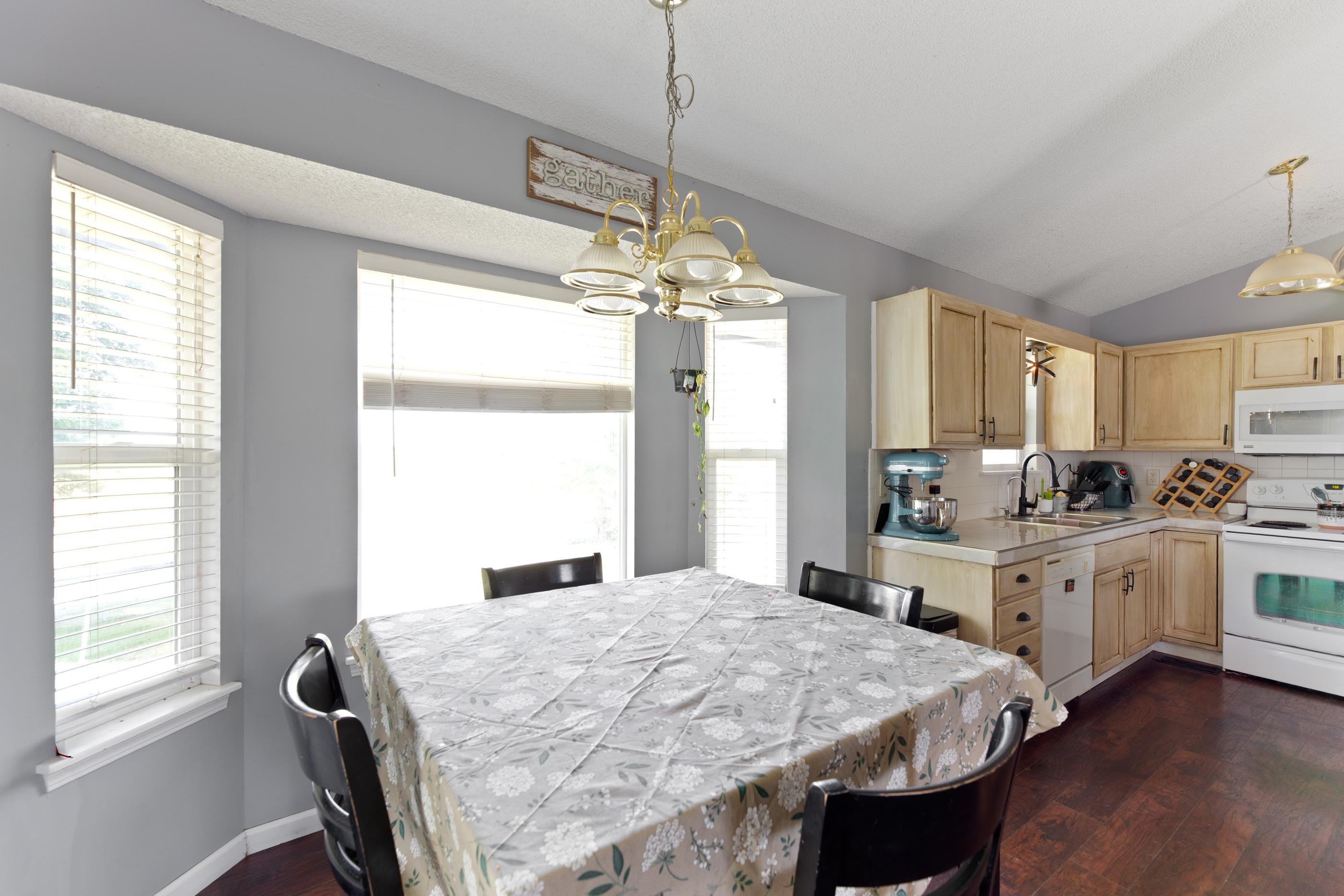 605 Clover Ln. Property Photo 10