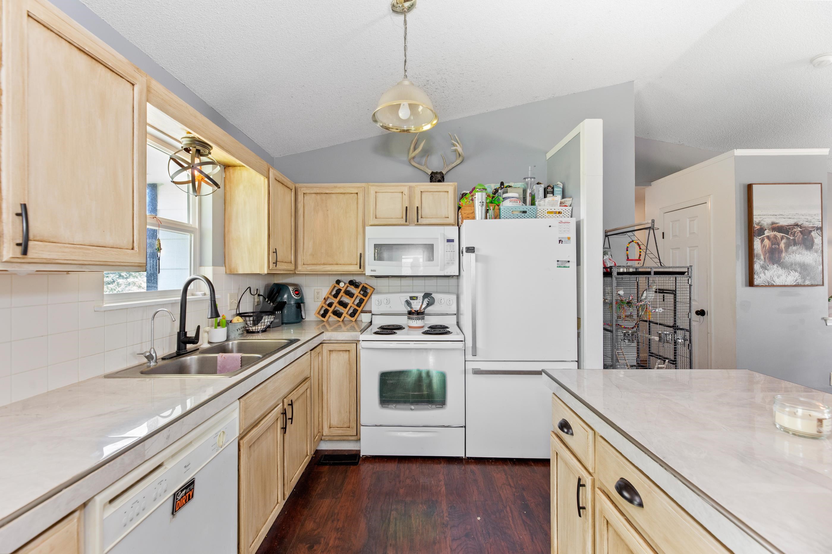 605 Clover Ln. Property Photo 11