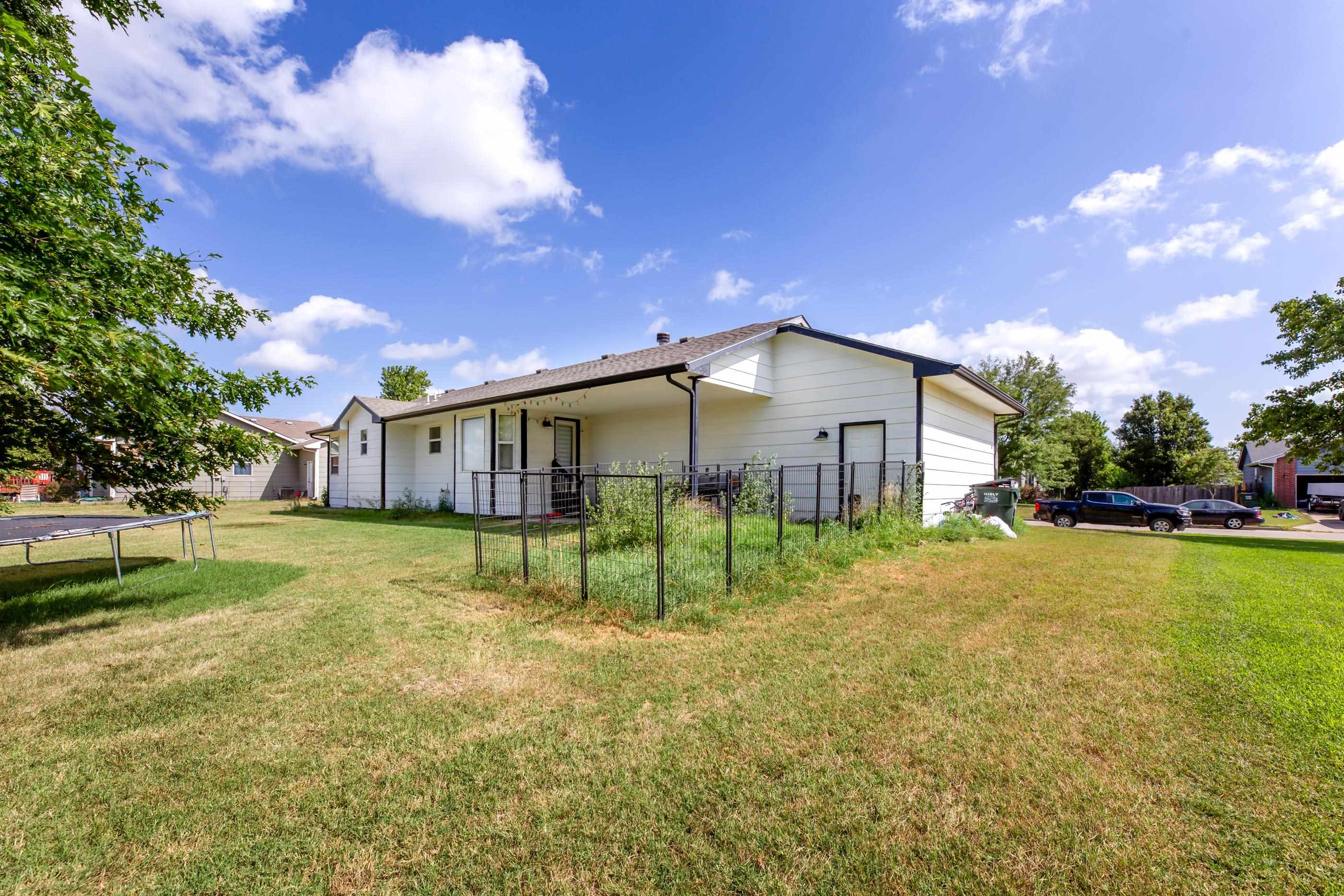 605 Clover Ln. Property Photo 28
