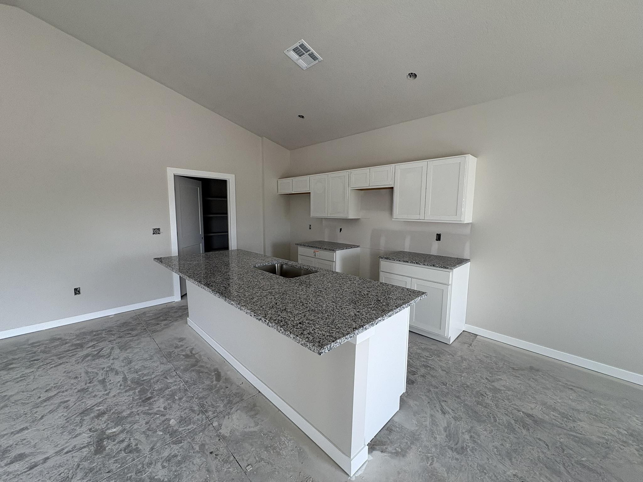 5651 Plumthicket St Property Photo 4