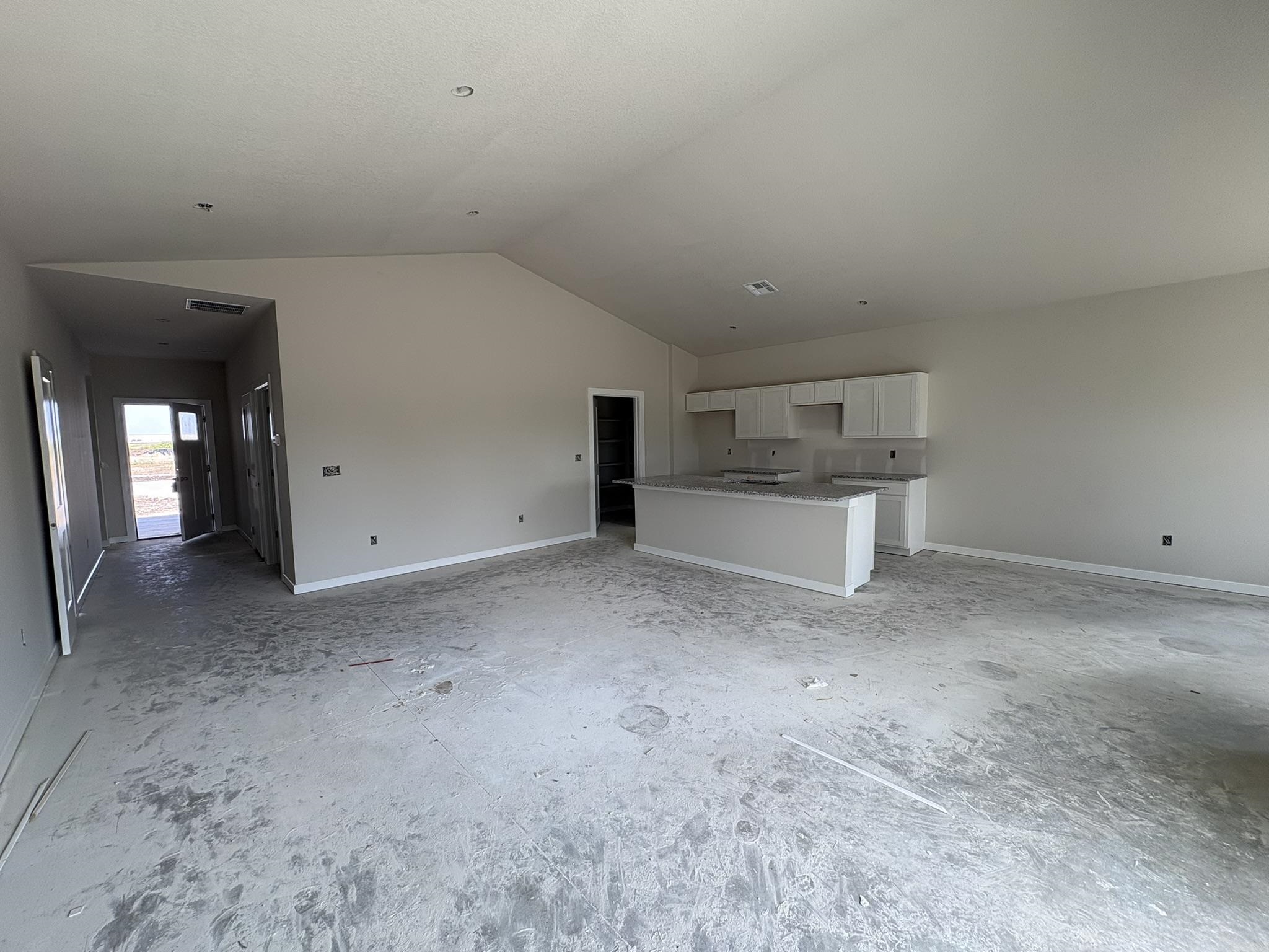 5651 Plumthicket St Property Photo 5