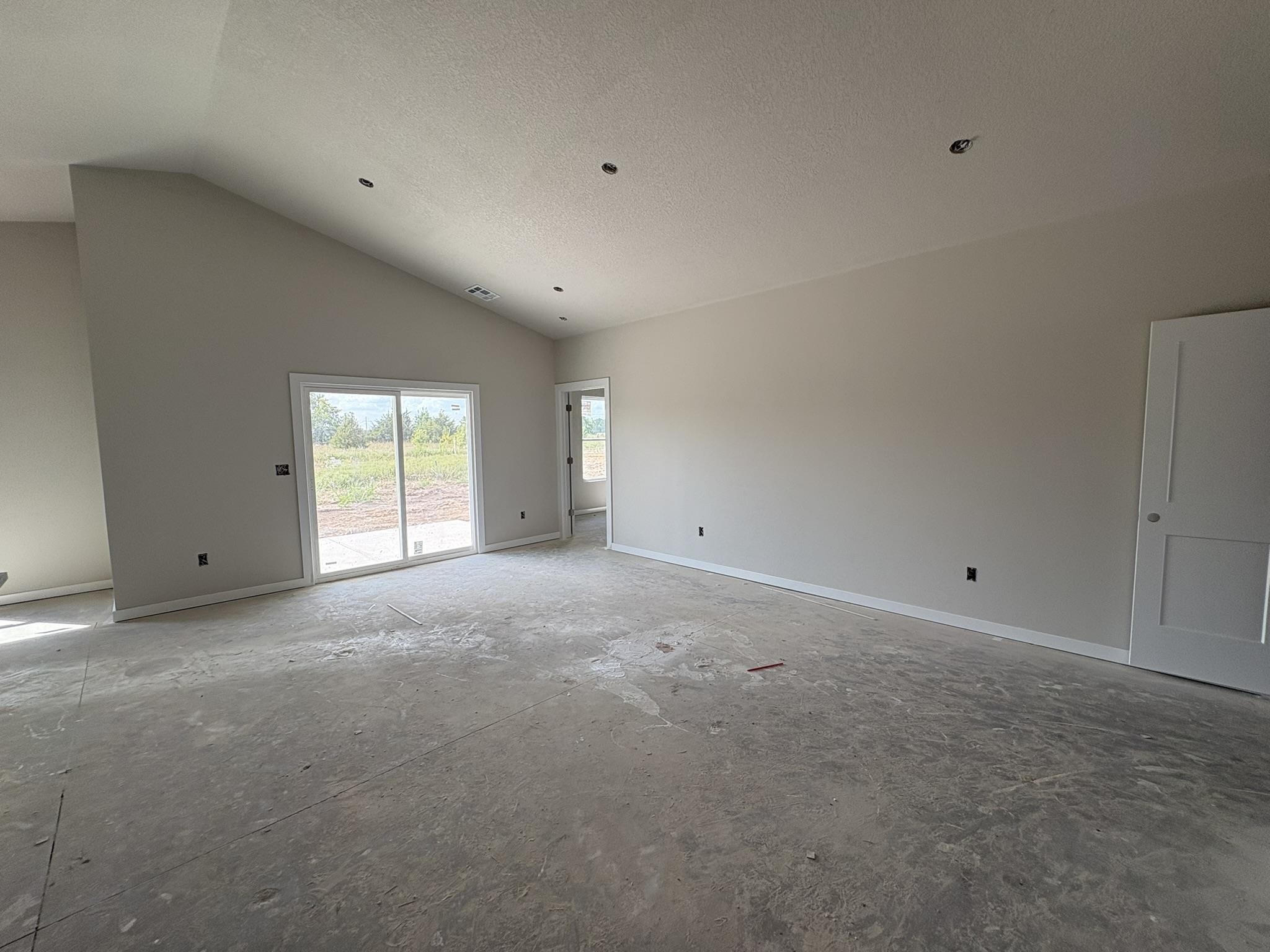 5651 Plumthicket St Property Photo 6