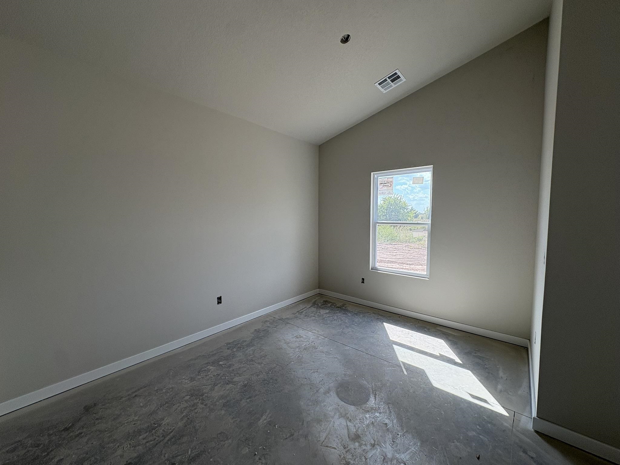 5651 Plumthicket St Property Photo 7