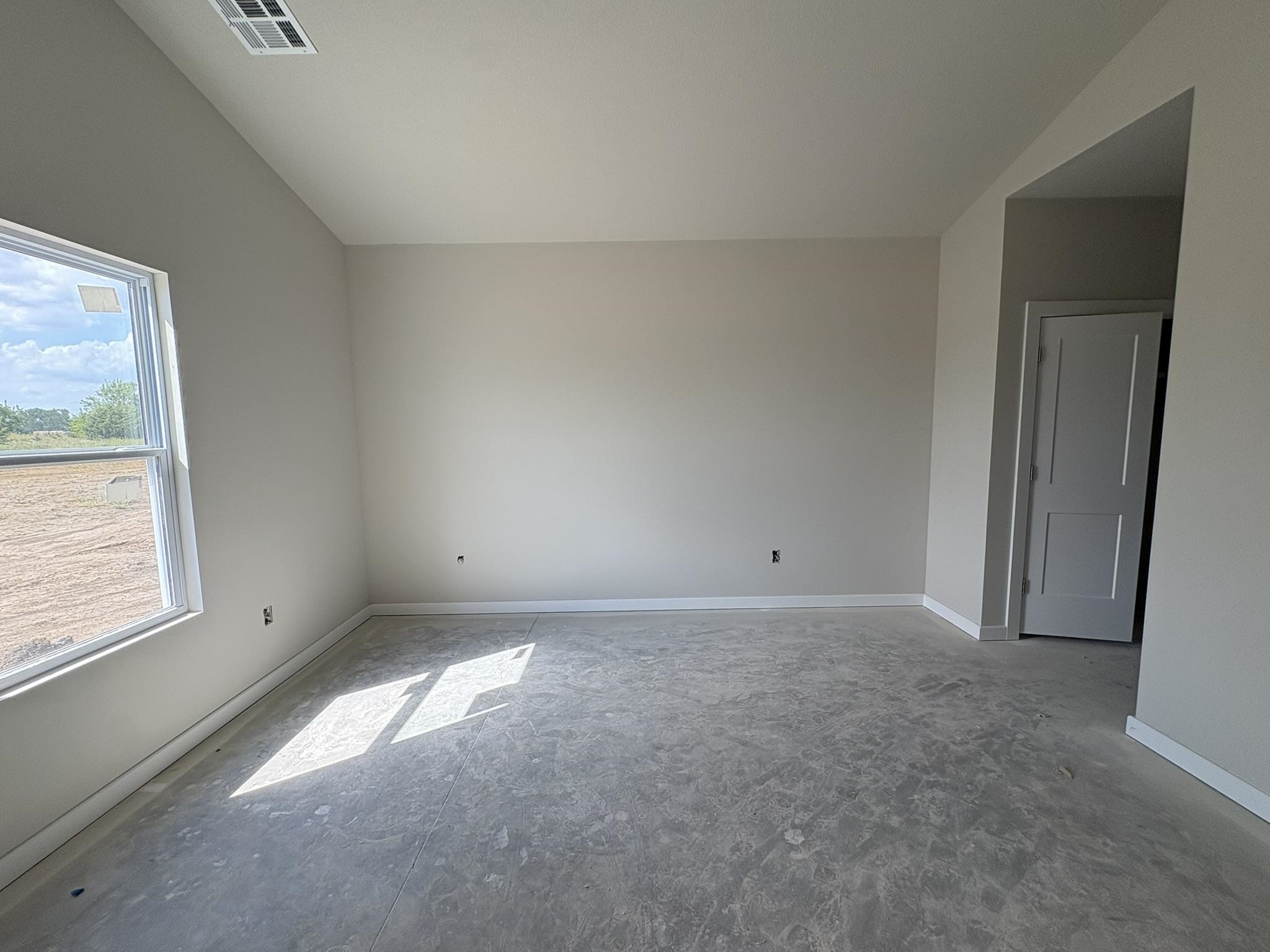 5651 Plumthicket St Property Photo 8
