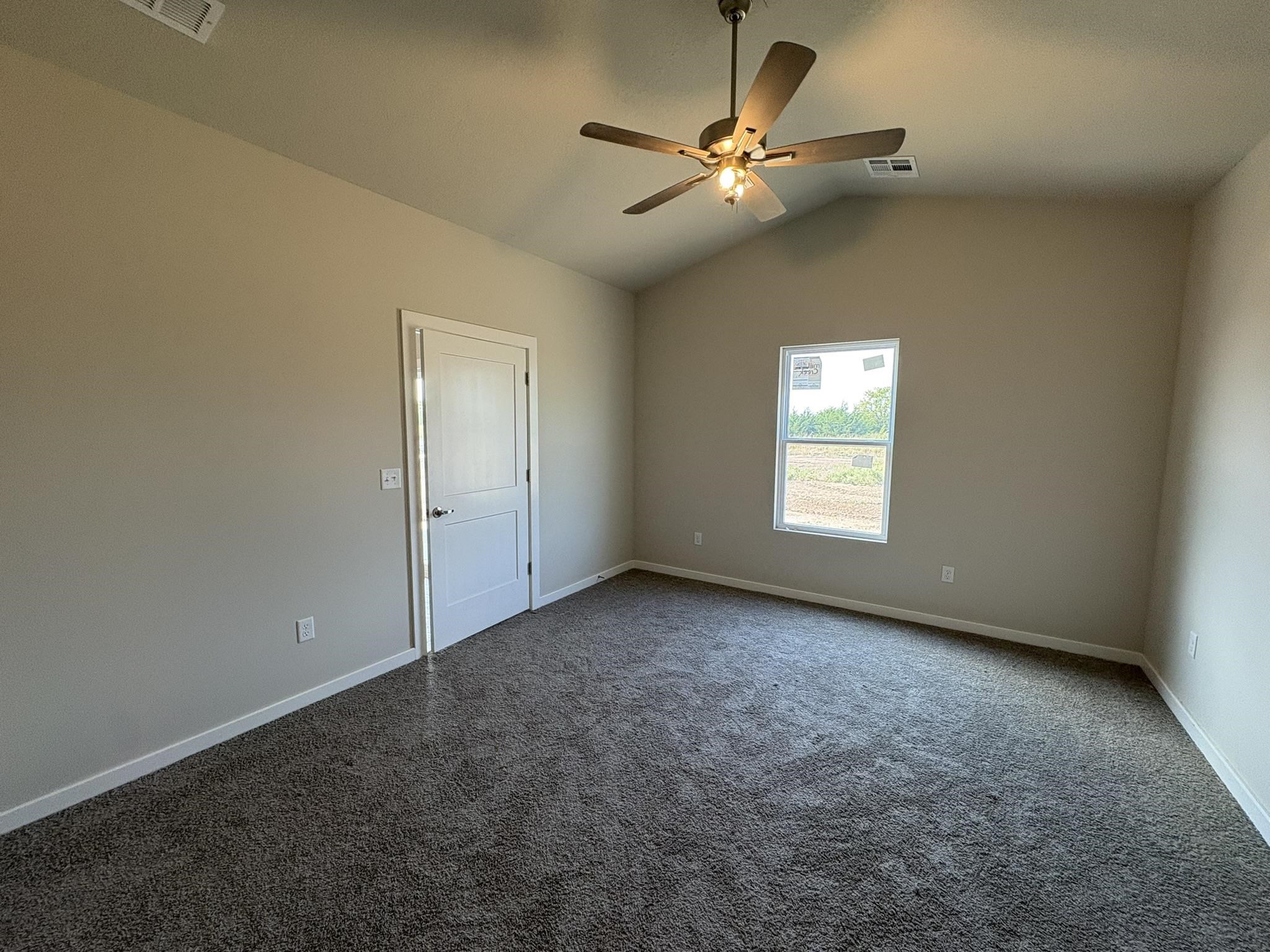5651 Plumthicket St Property Photo 8