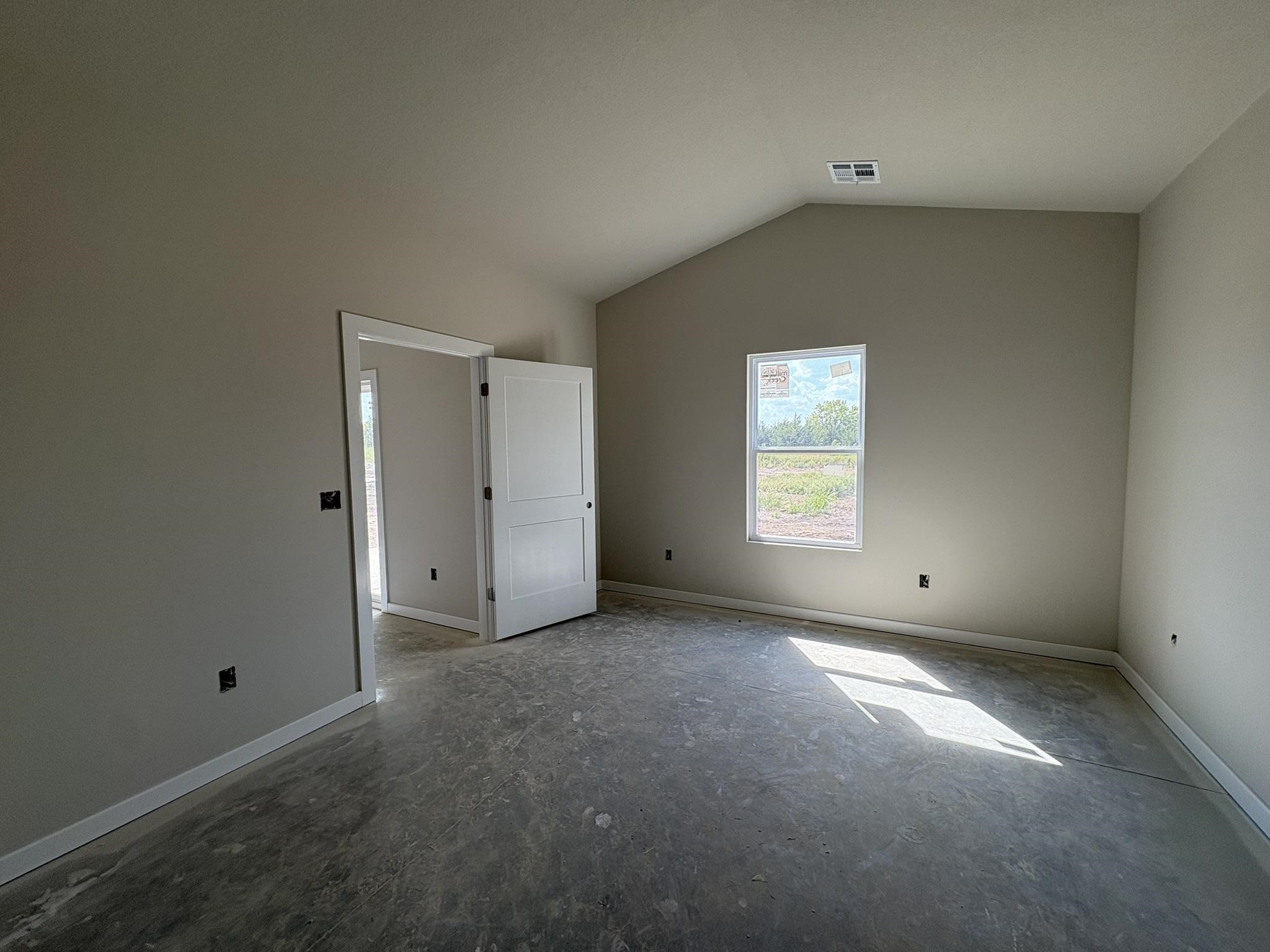 5651 Plumthicket St Property Photo 9