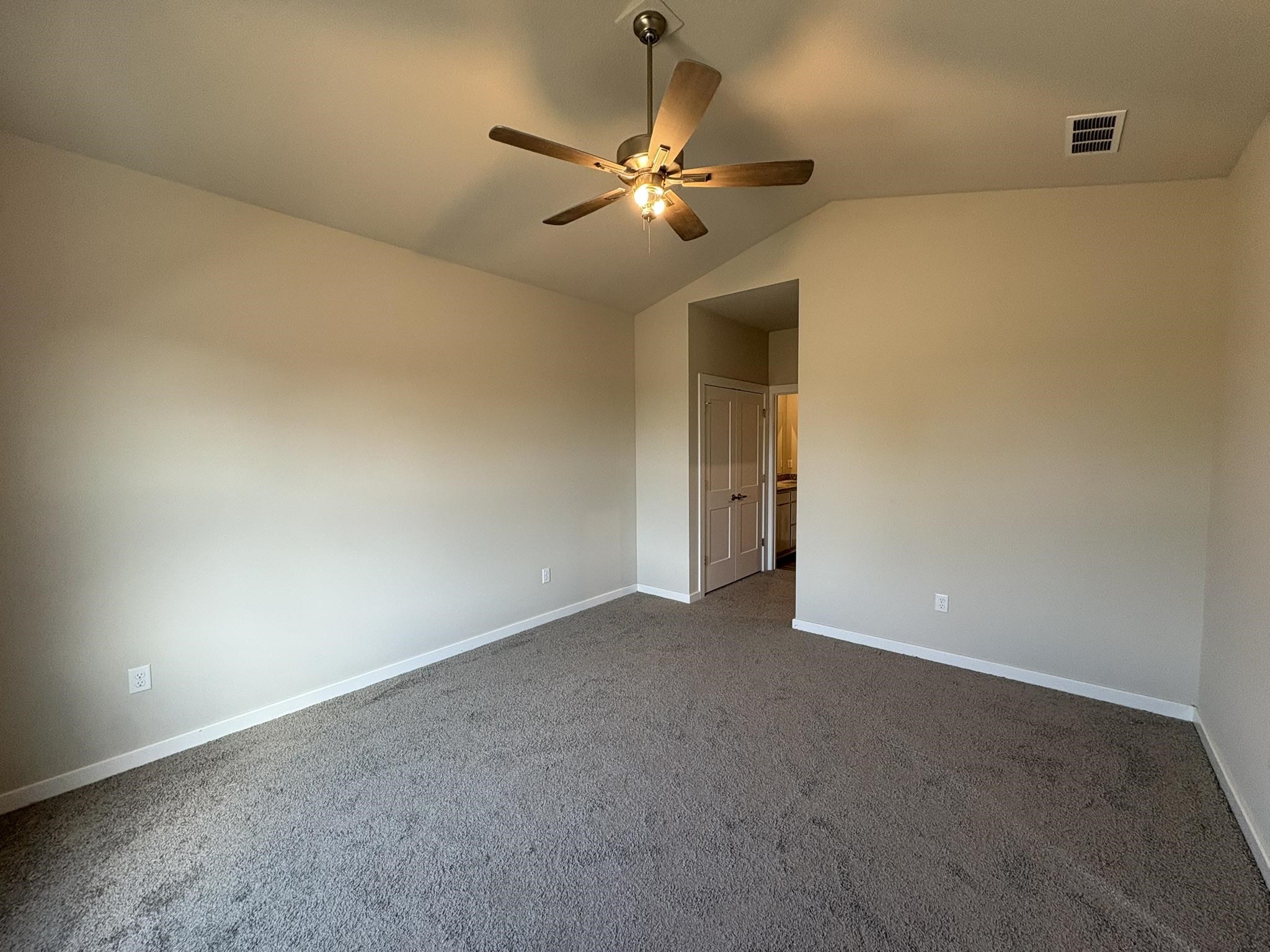 5651 Plumthicket St Property Photo 9