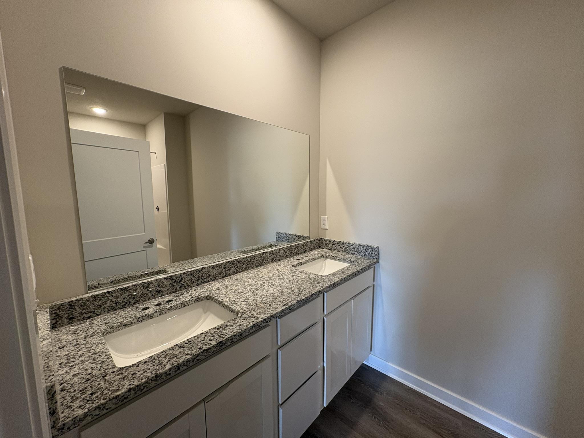 5651 Plumthicket St Property Photo 11