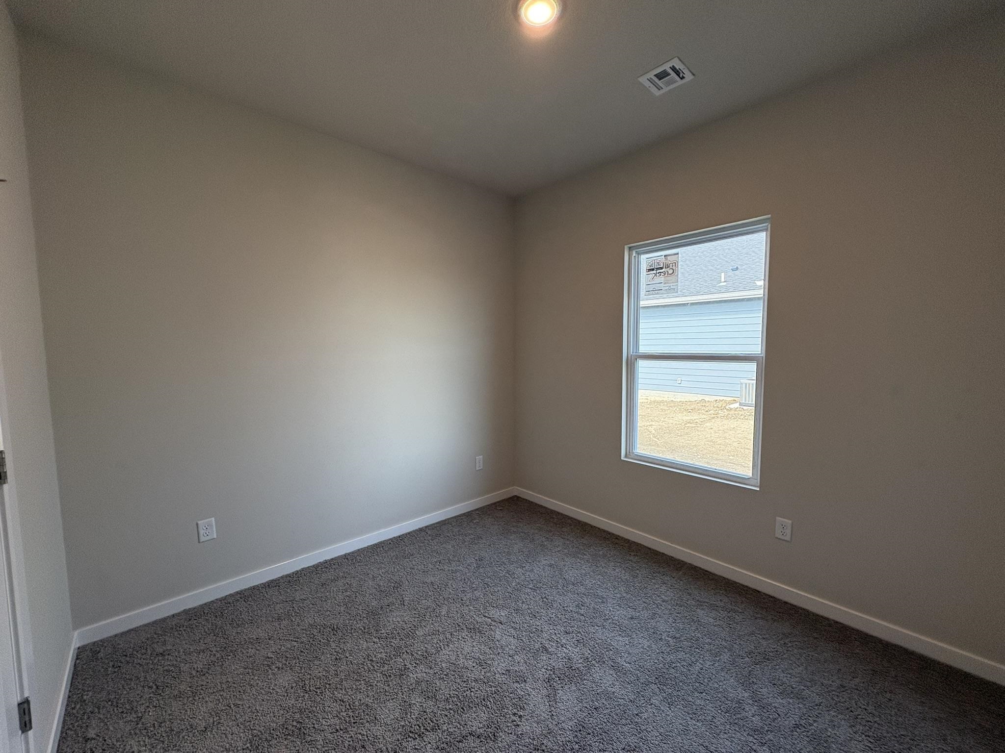 5651 Plumthicket St Property Photo 13