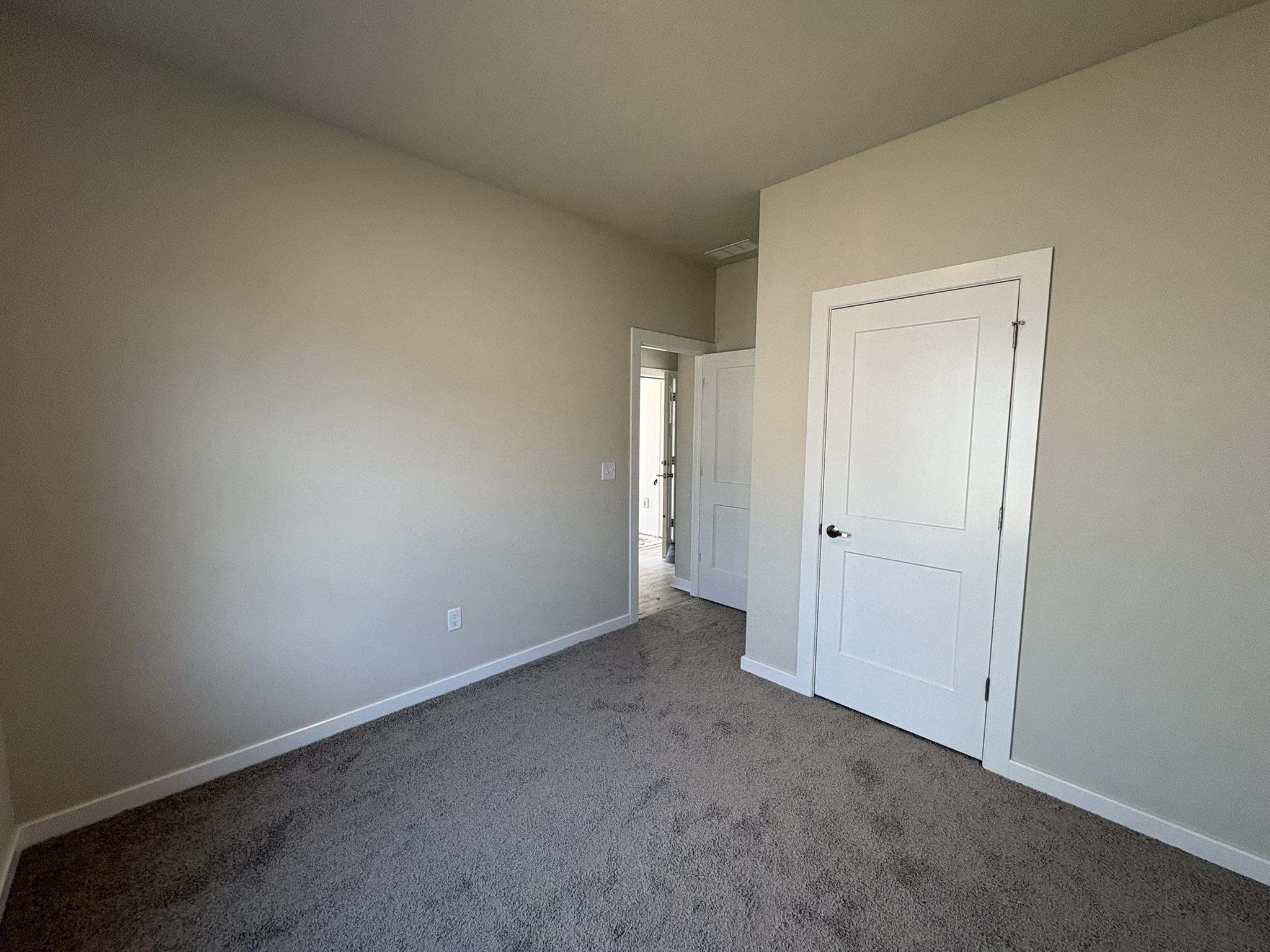 5651 Plumthicket St Property Photo 14