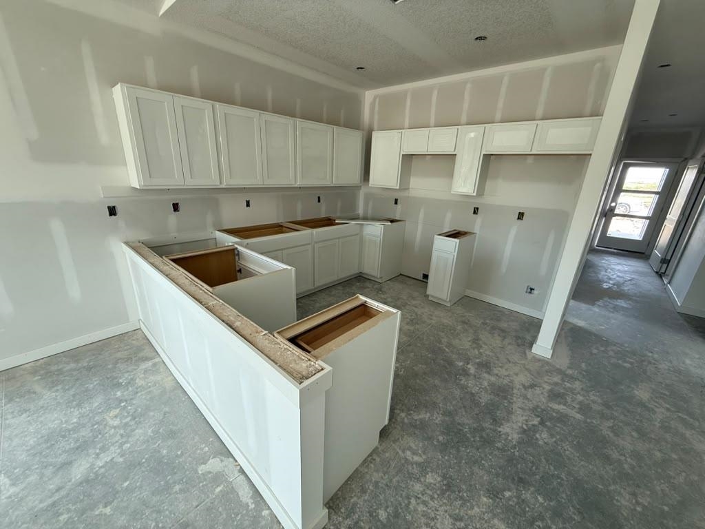 5701 Plumthicket St Property Photo 4