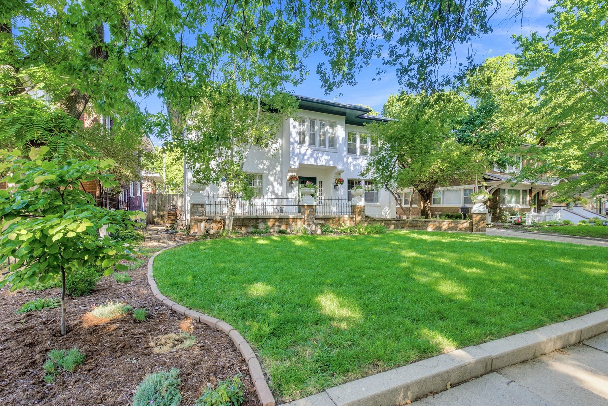 105 N Broadview Street Property Photo 3