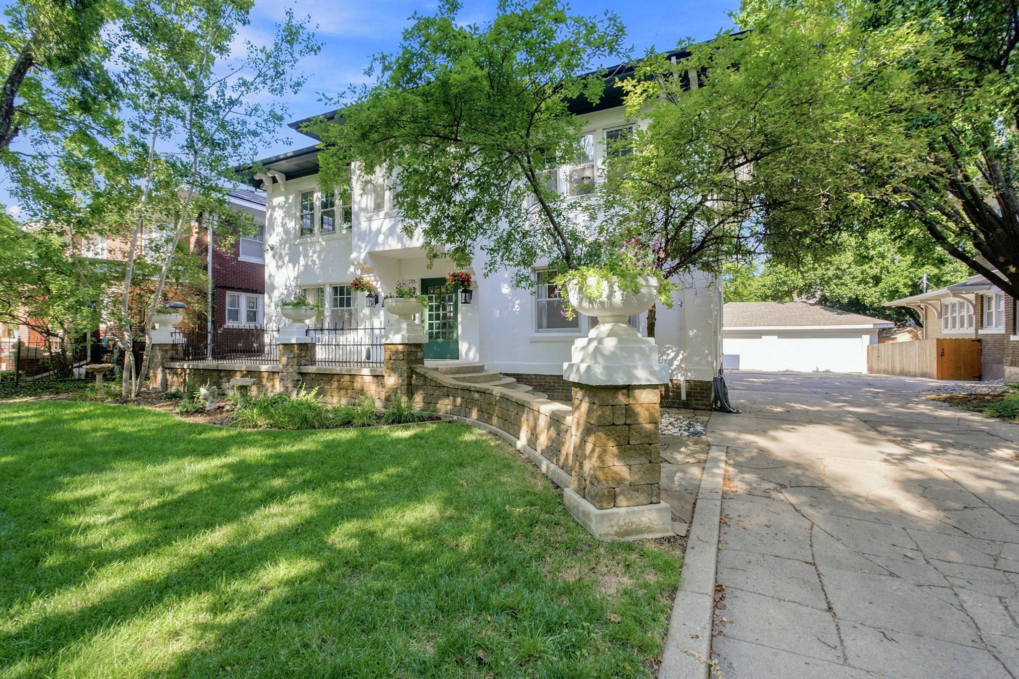 105 N Broadview Street Property Photo 4