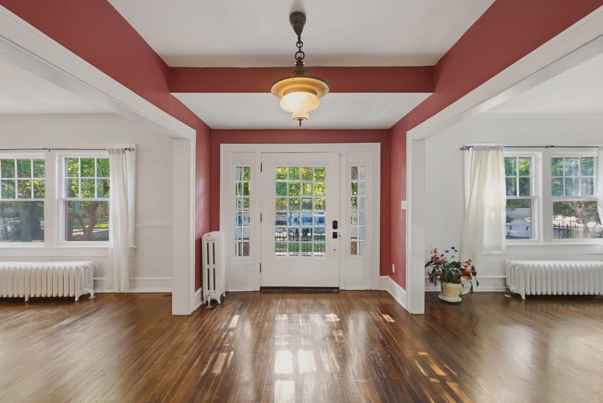 105 N Broadview Street Property Photo 6