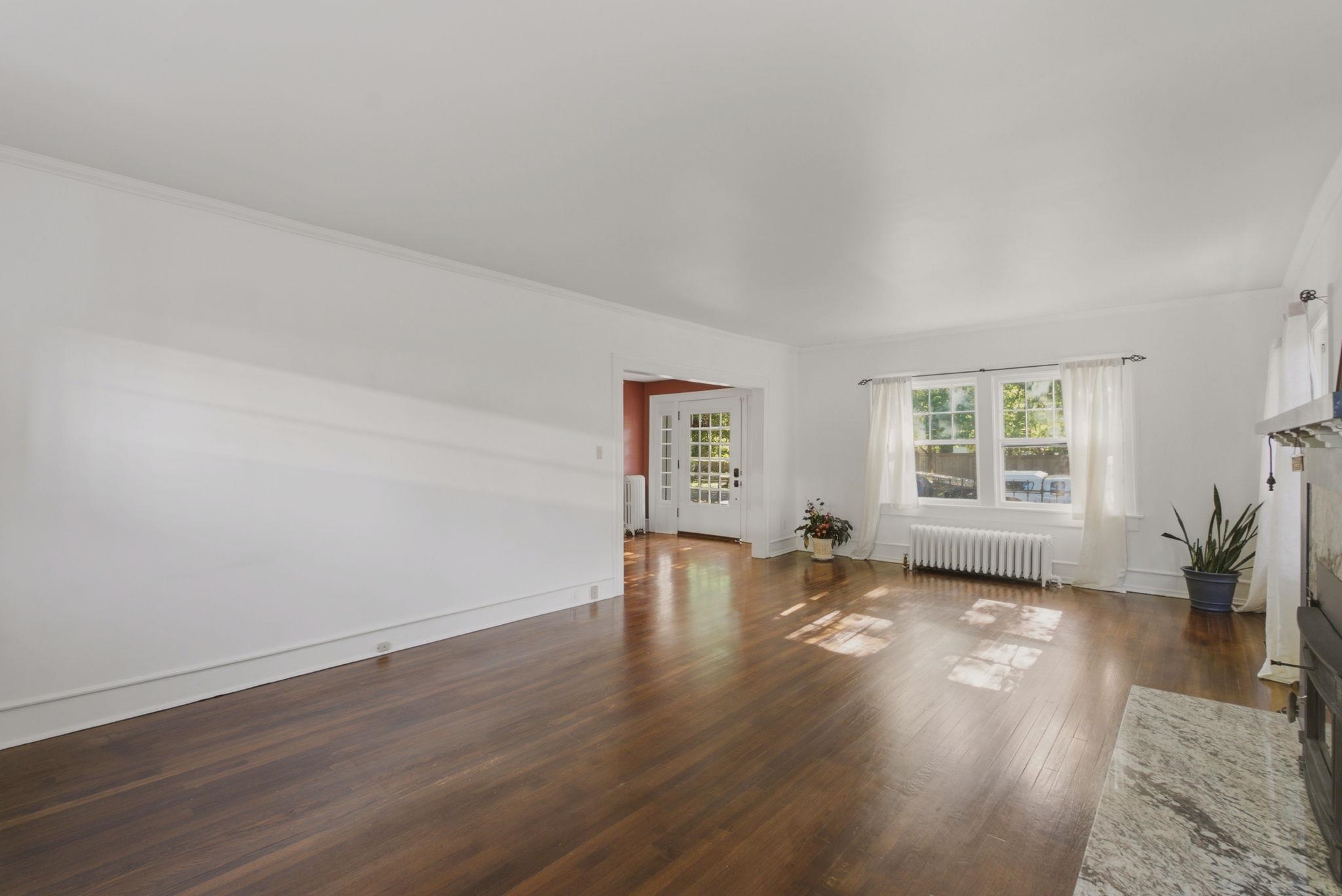 105 N Broadview Street Property Photo 9