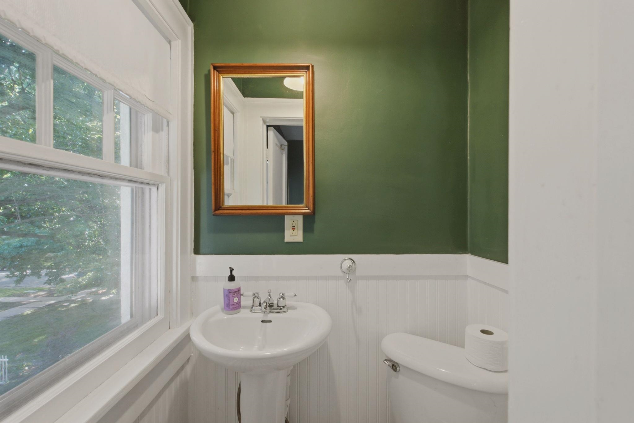 105 N Broadview Street Property Photo 27