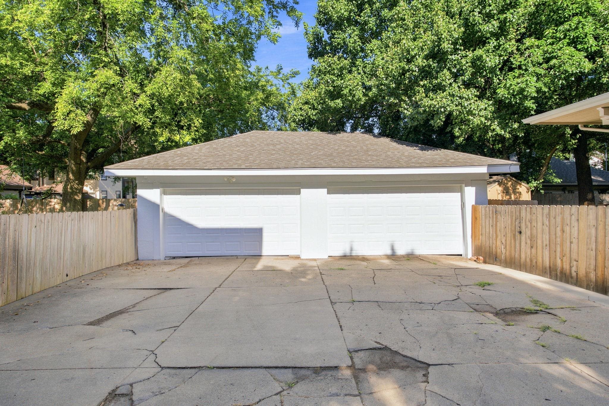 105 N Broadview Street Property Photo 29