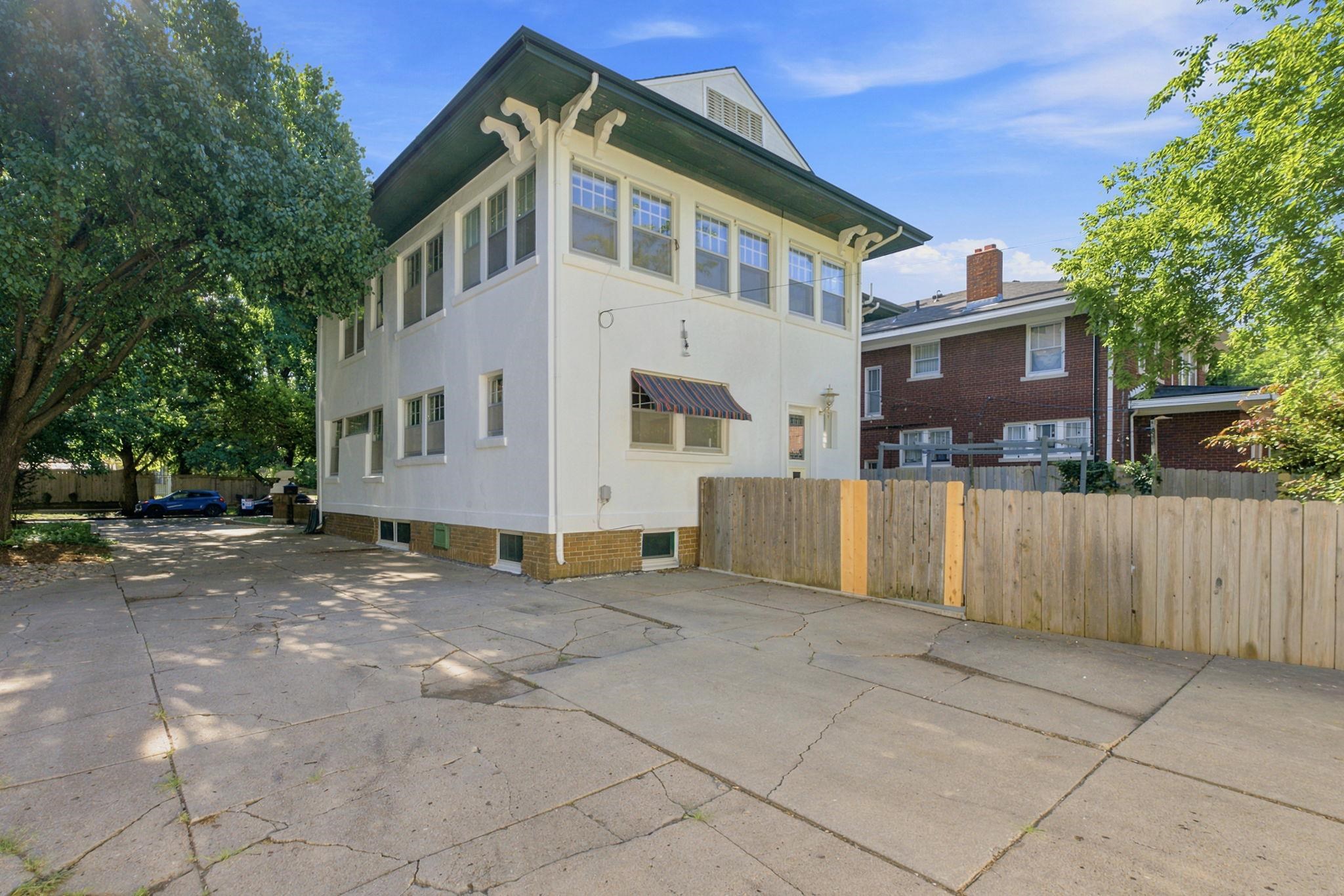 105 N Broadview Street Property Photo 30