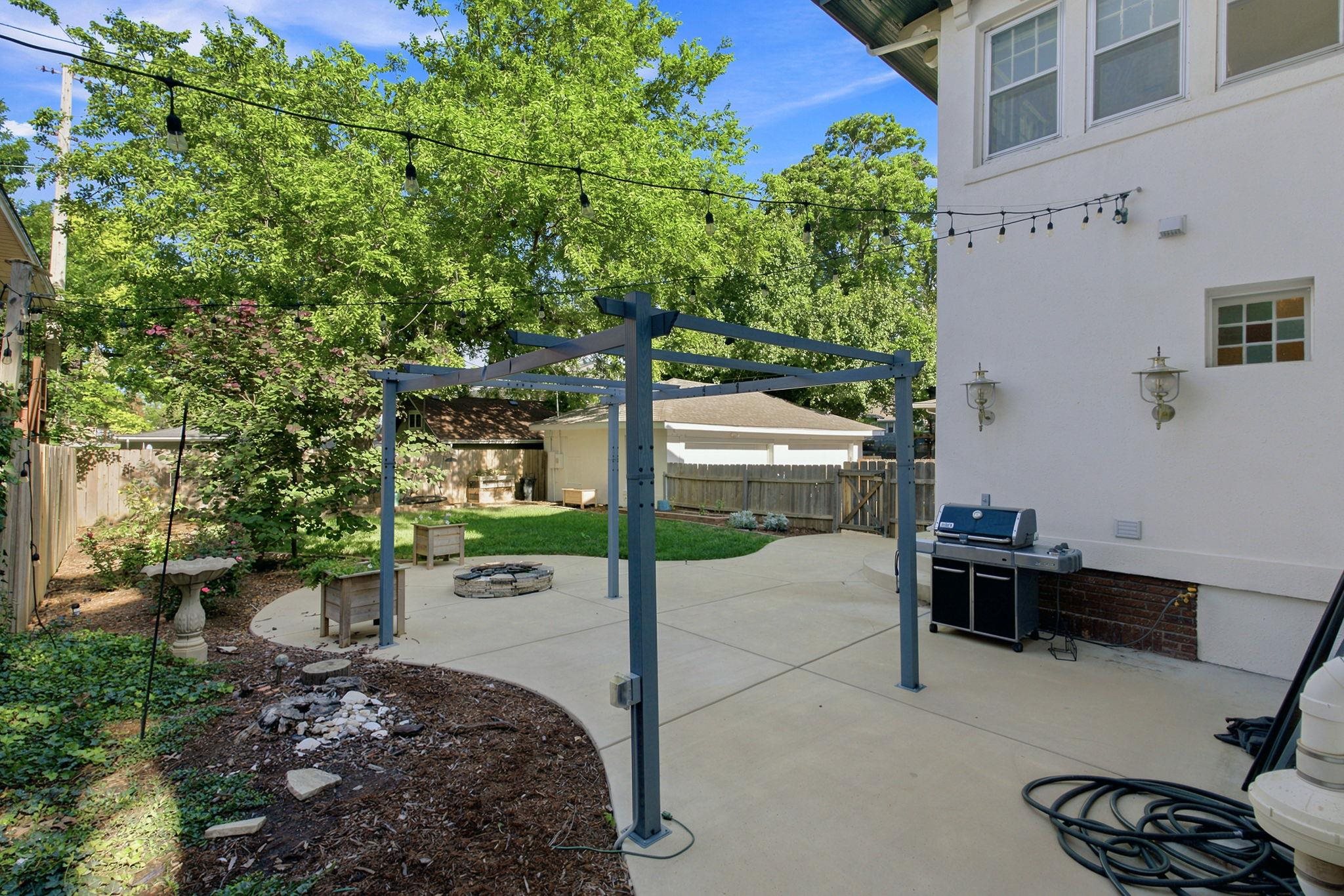105 N Broadview Street Property Photo 33