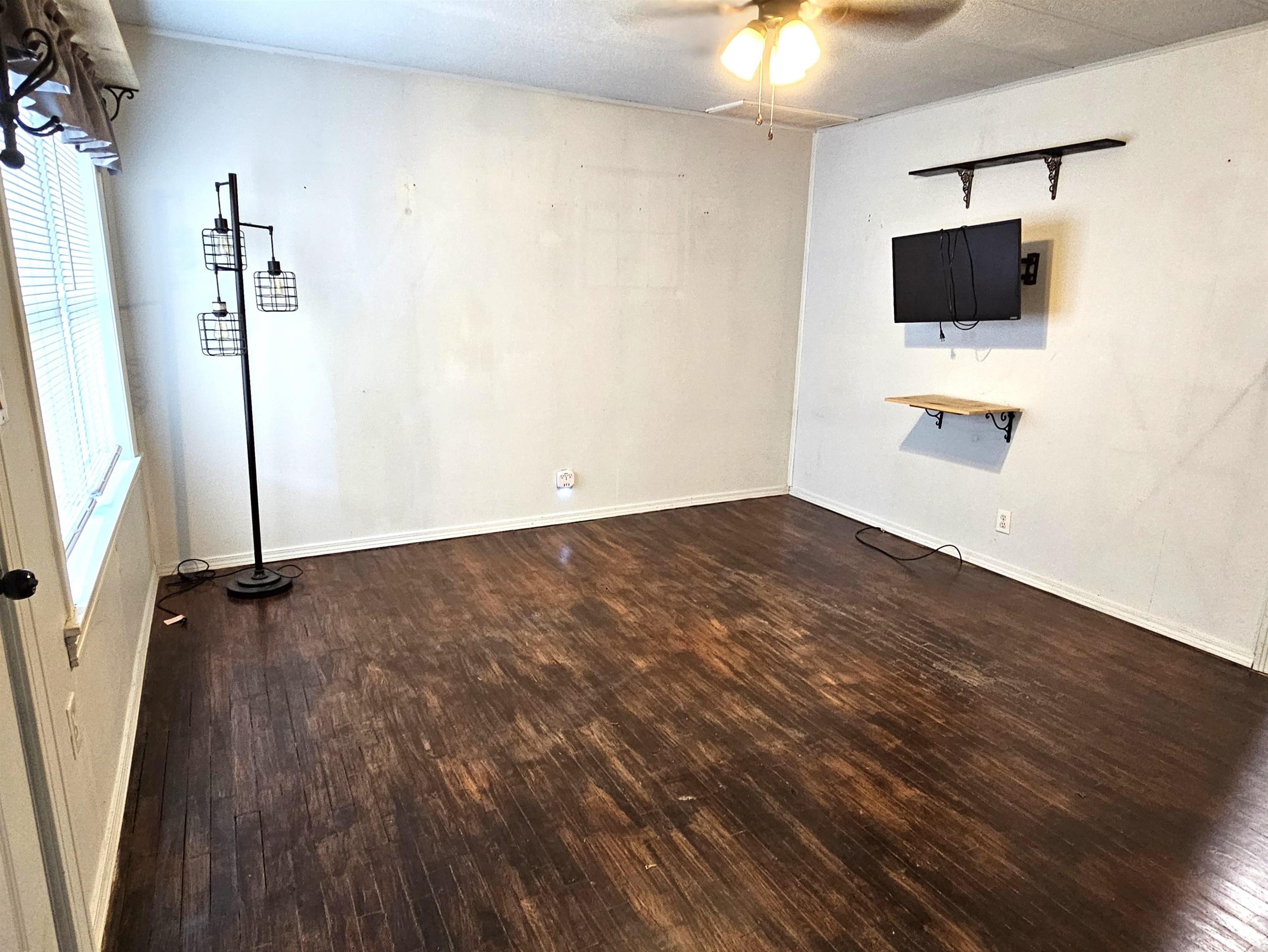 320 Mccabe St Property Photo 3
