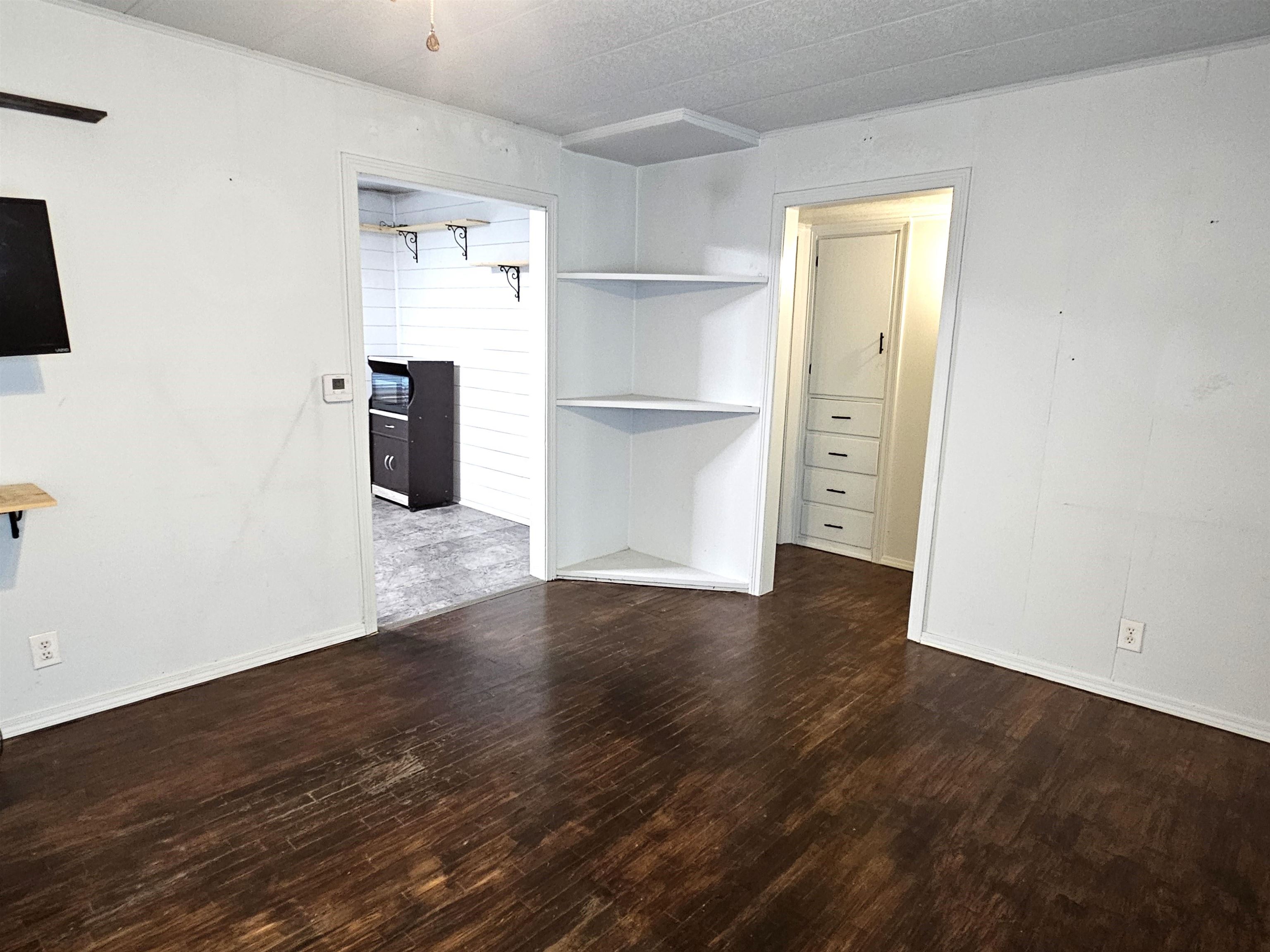 320 Mccabe St Property Photo 4