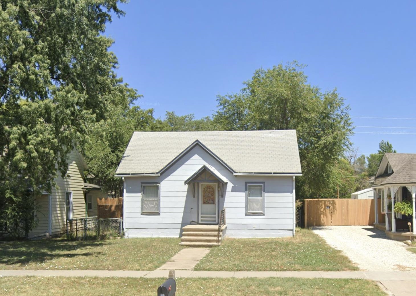402 E 10th Property Photo 1