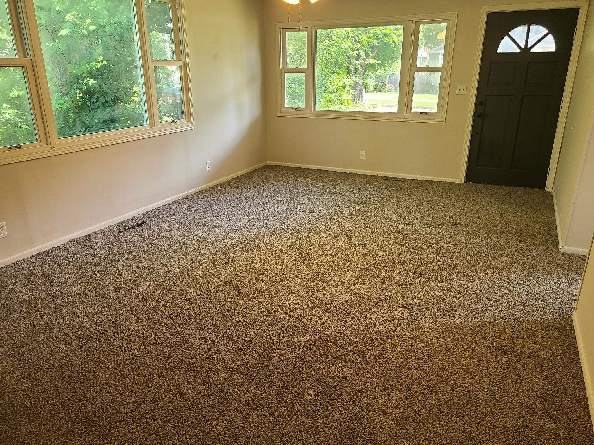 310 E 11th Property Photo 4