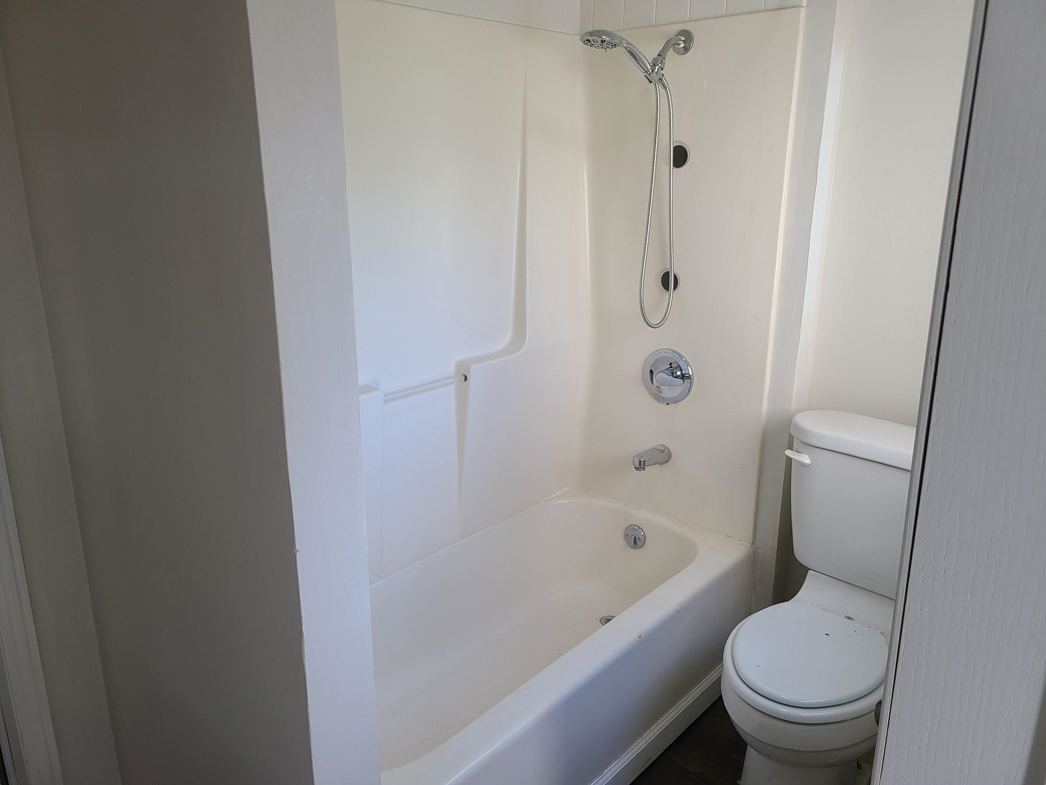 310 E 11th Property Photo 12