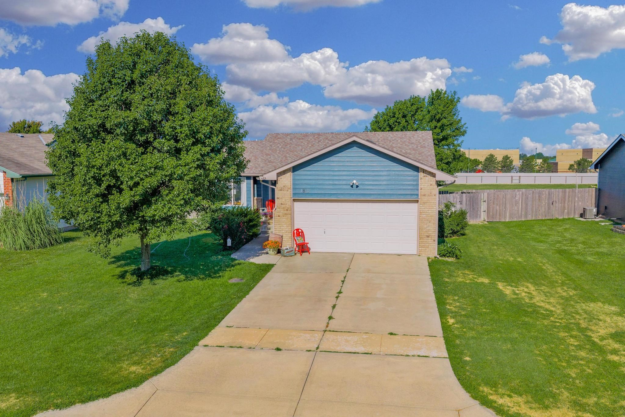 1815 N Country Walk Property Photo 1