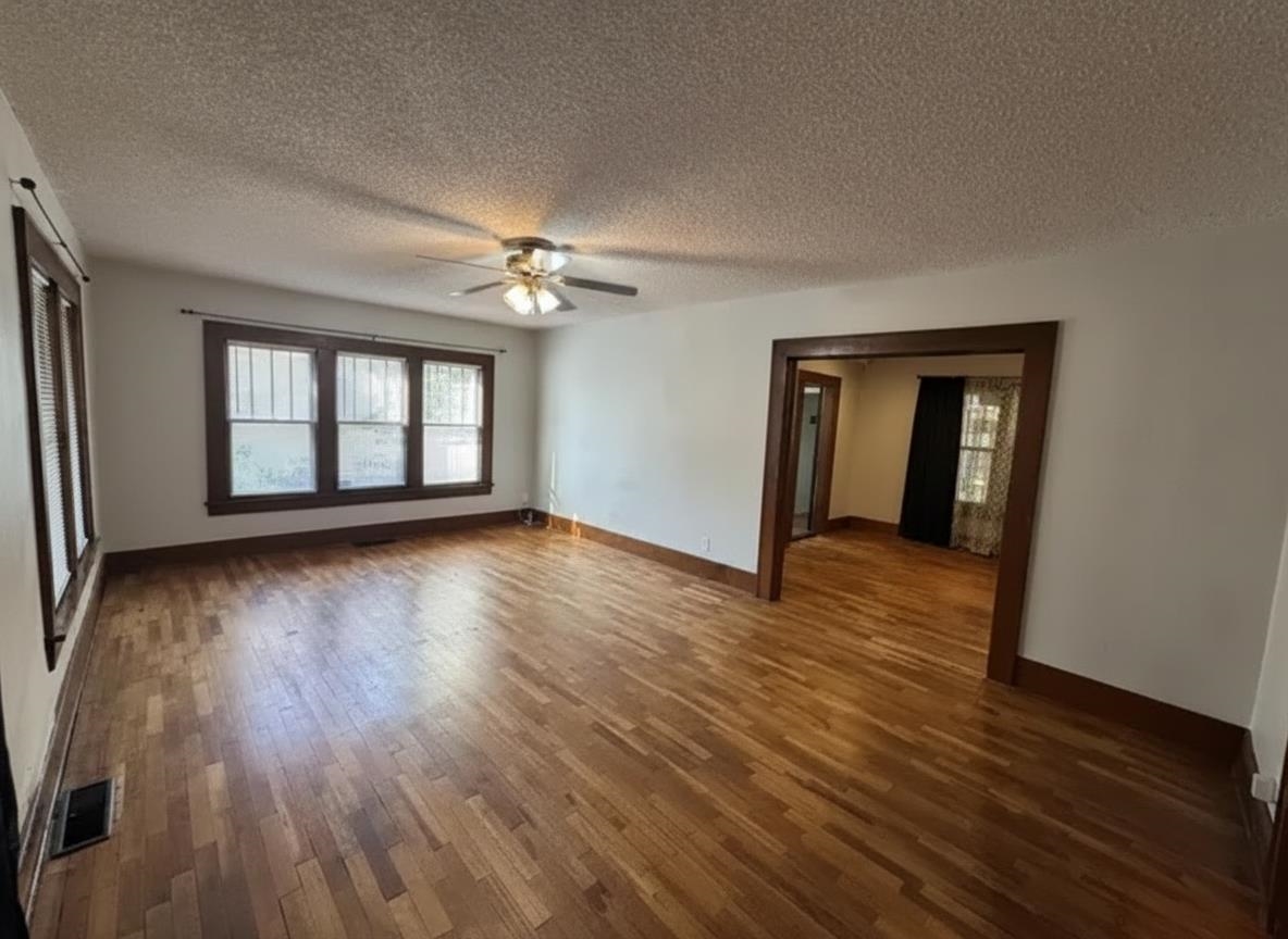 633 S Poplar Property Photo 5