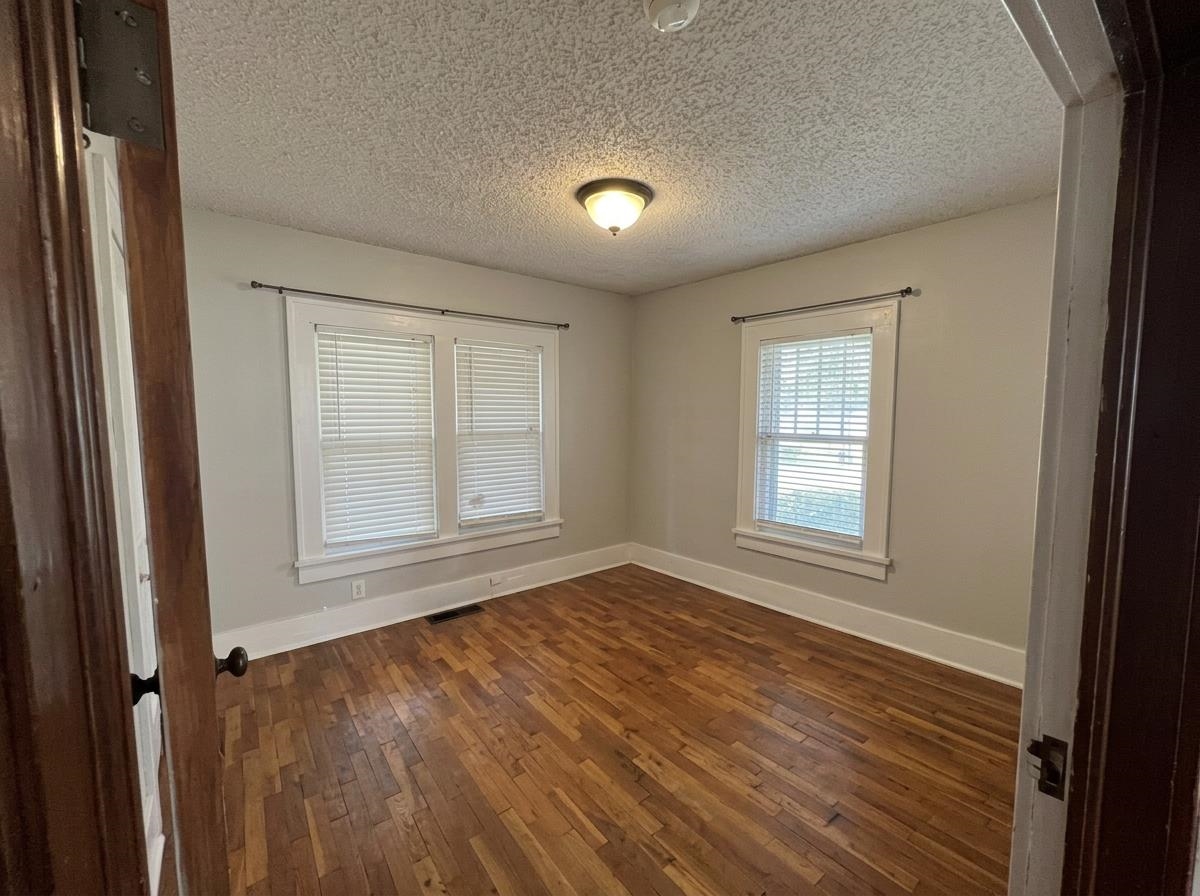 633 S Poplar Property Photo 10