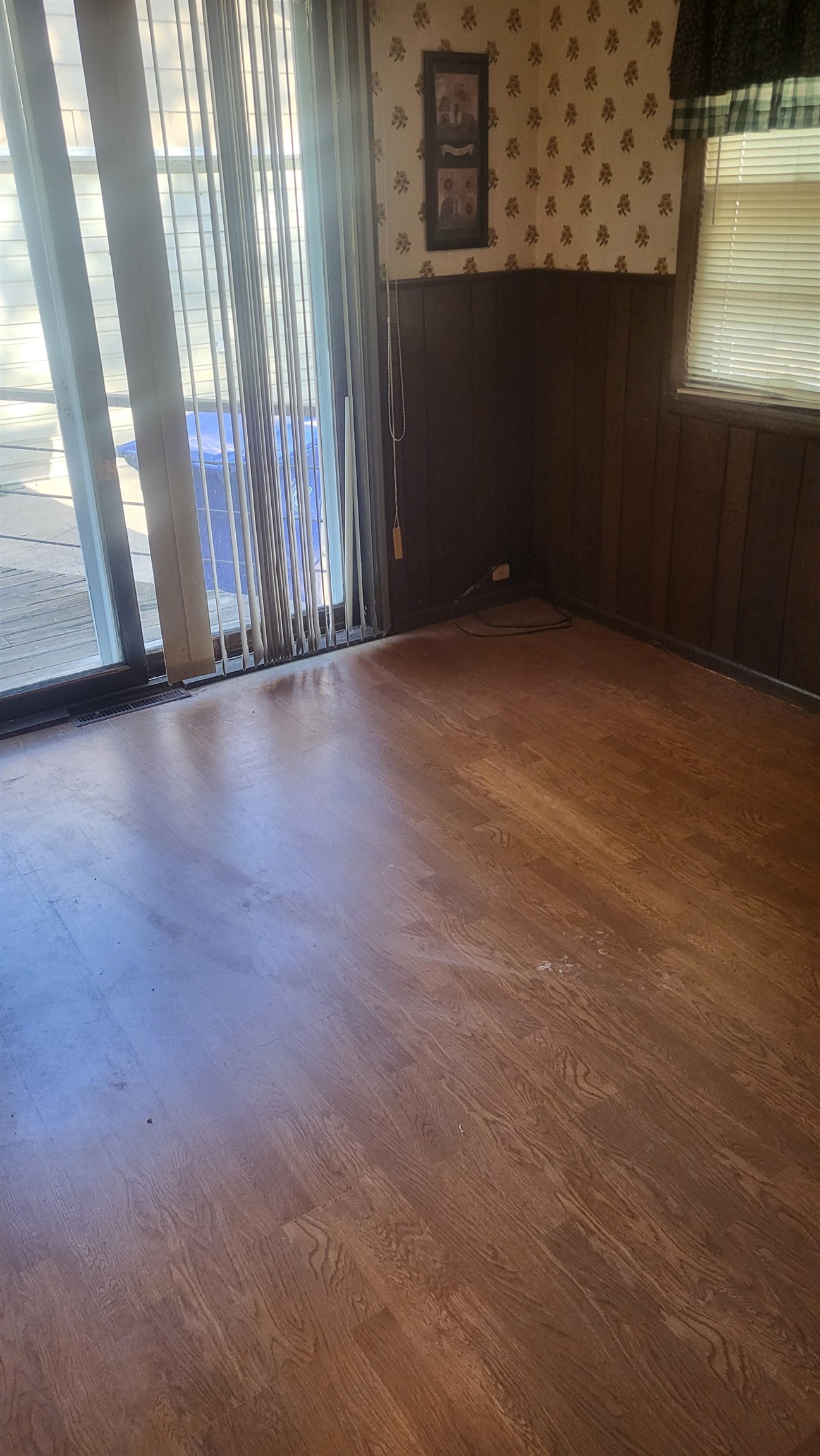 701 N Hartup Property Photo 3