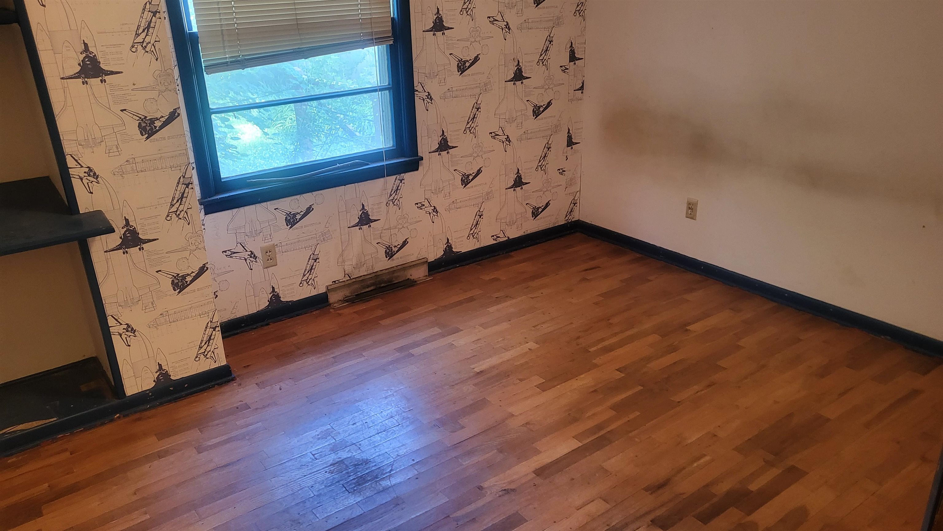 701 N Hartup Property Photo 5