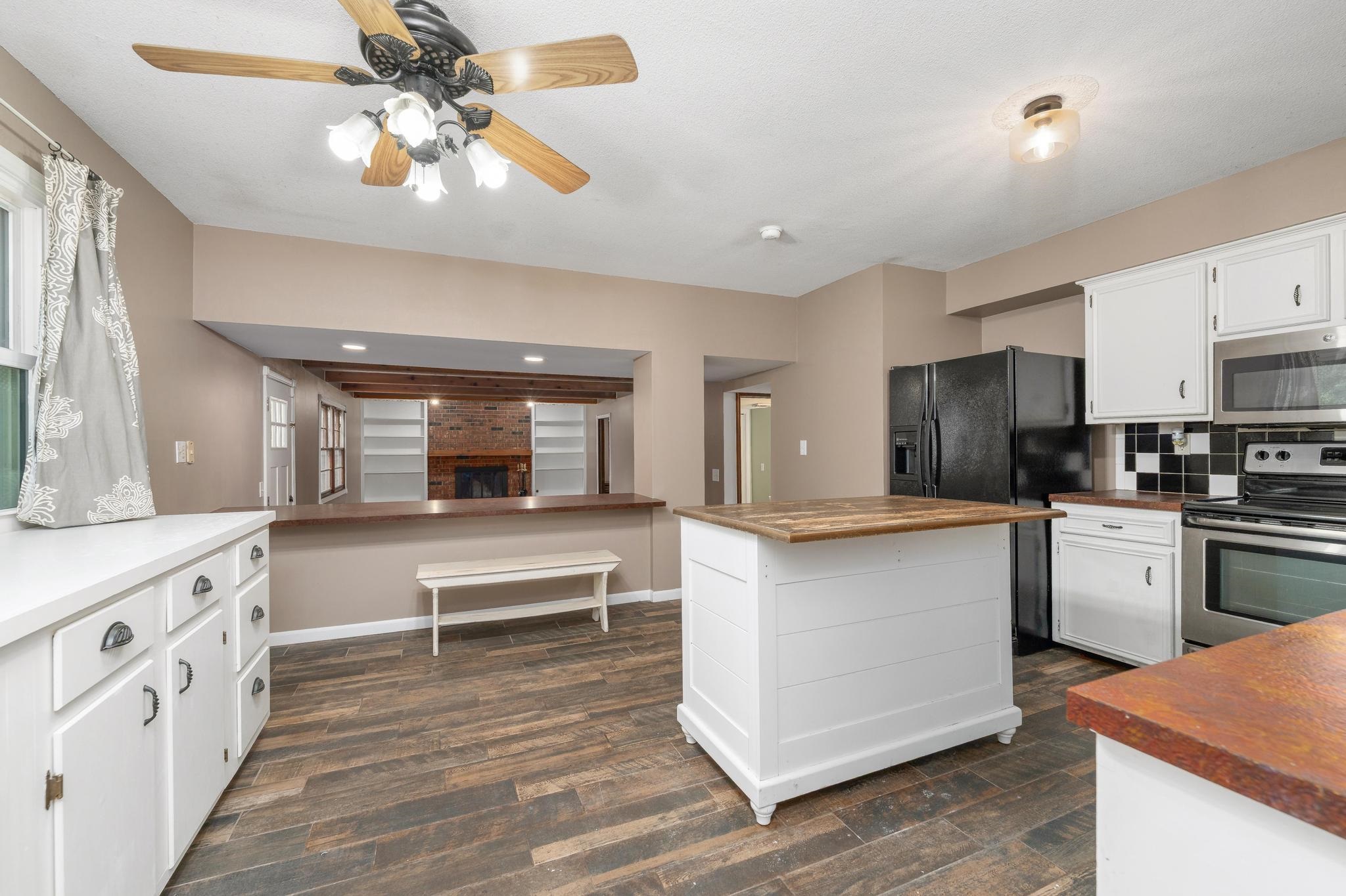 351 S Shefford Property Photo 8