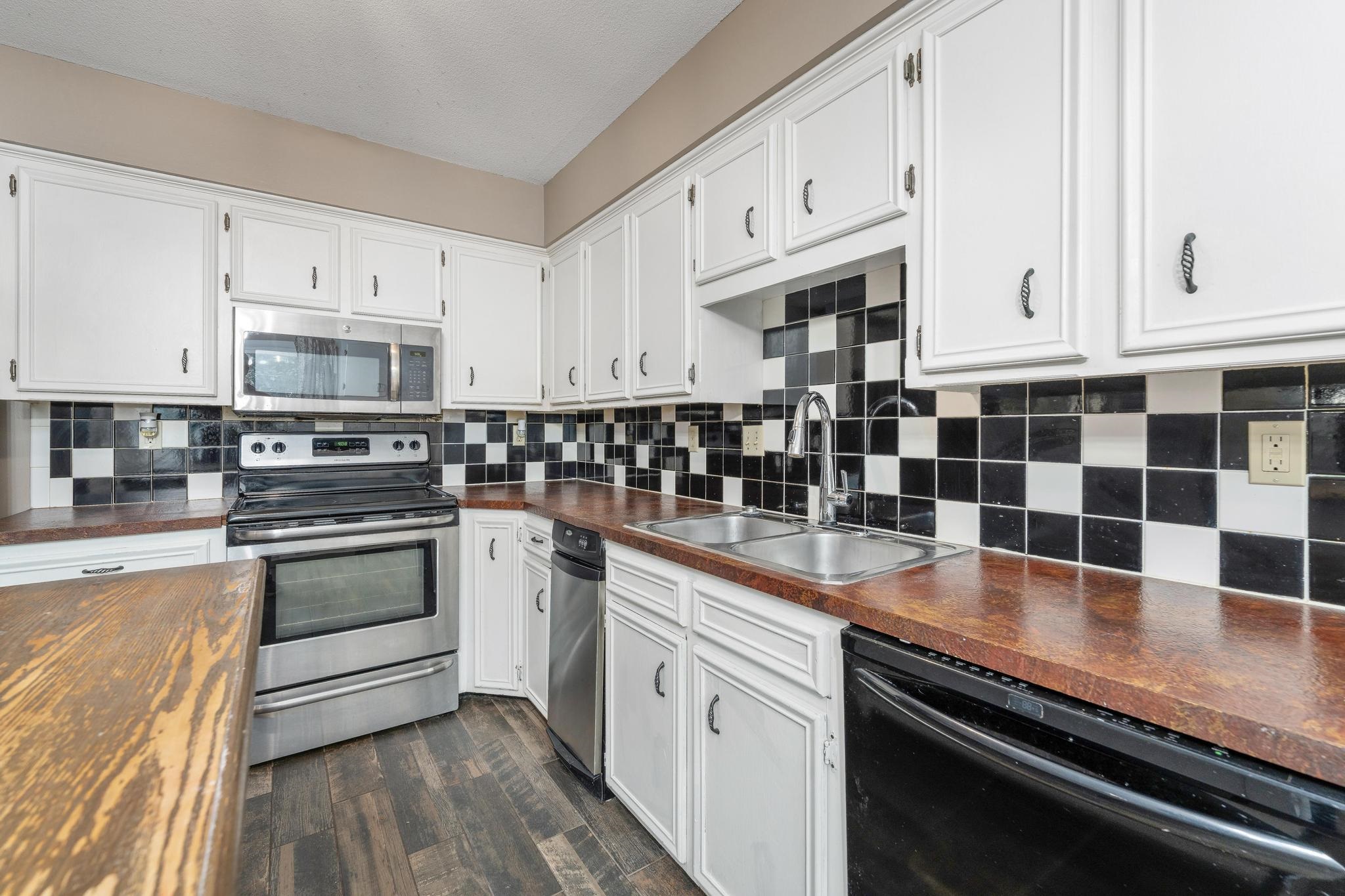 351 S Shefford Property Photo 9