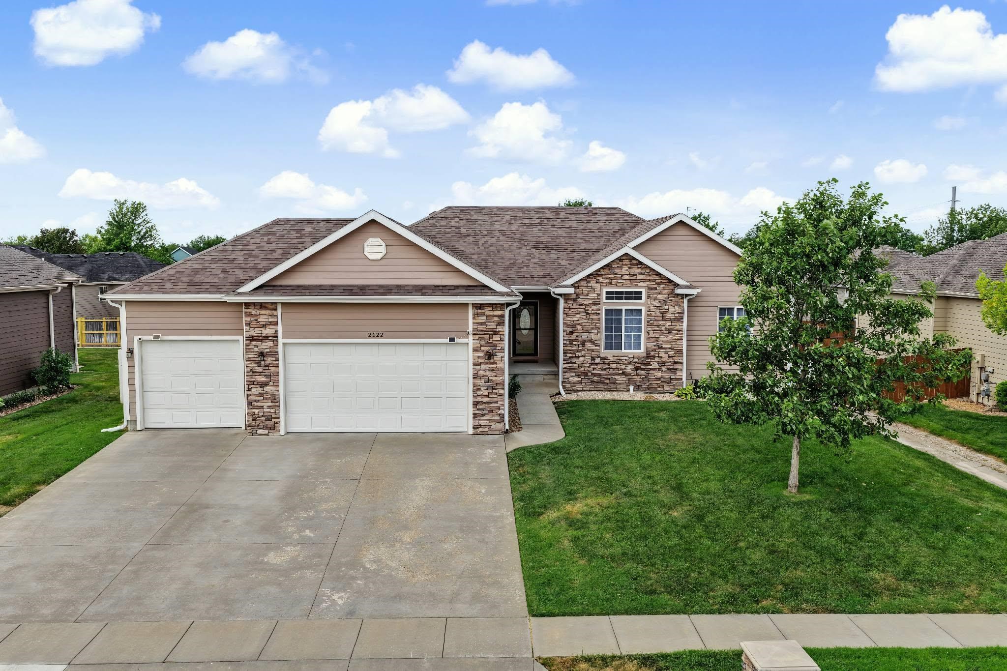 2122 Redhawk Ln. Property Photo 1