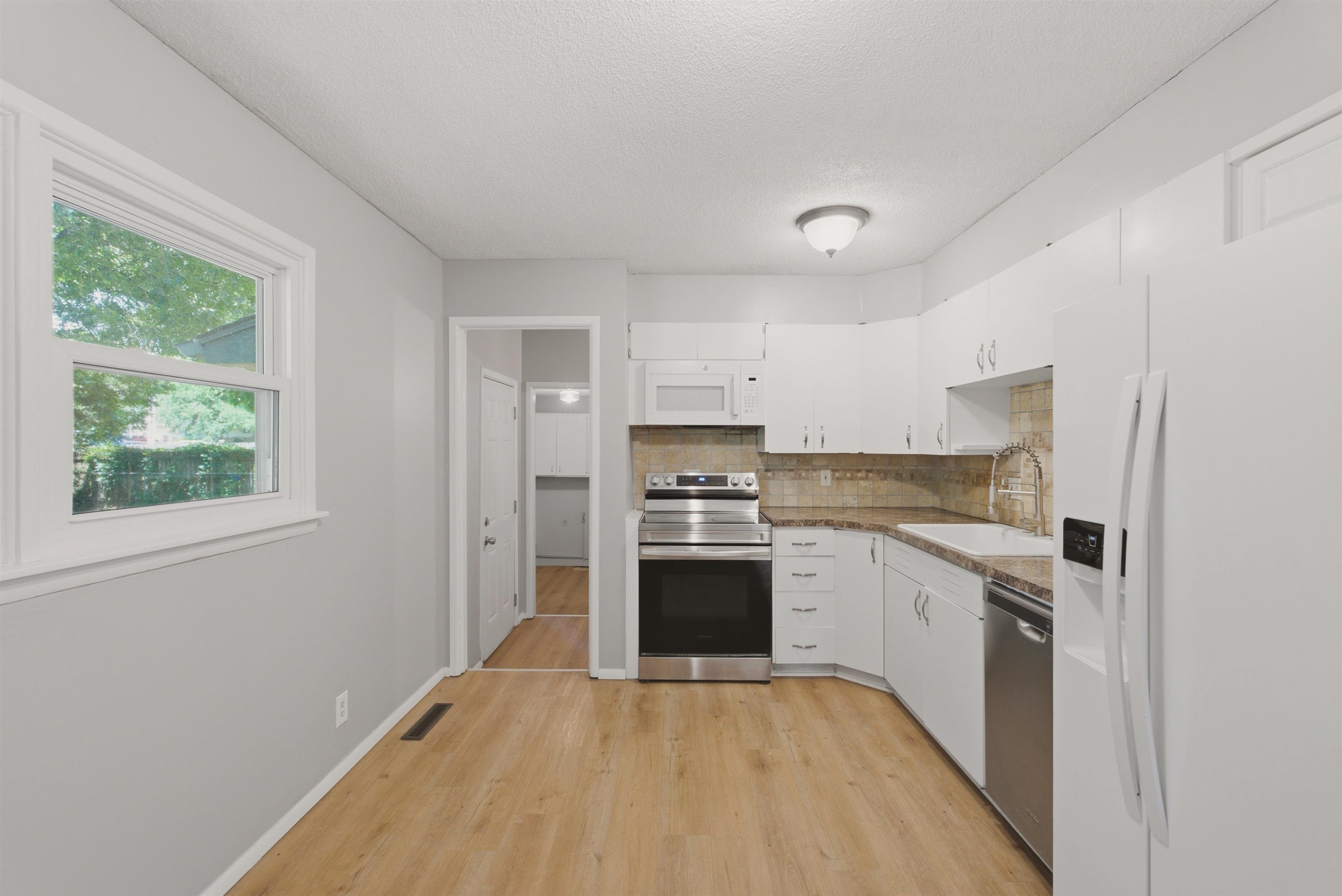 321 S 1st St Property Photo 15