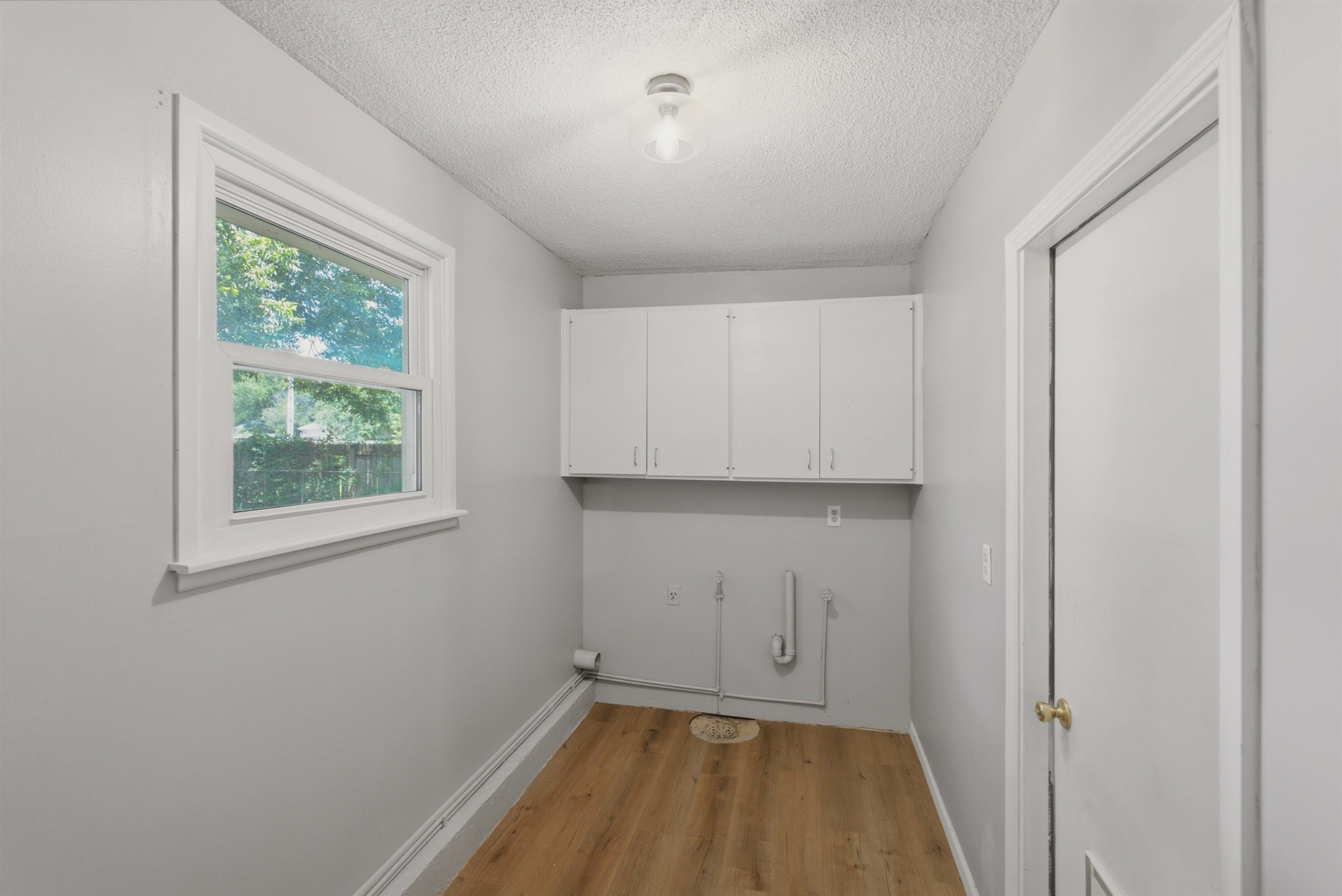 321 S 1st St Property Photo 19