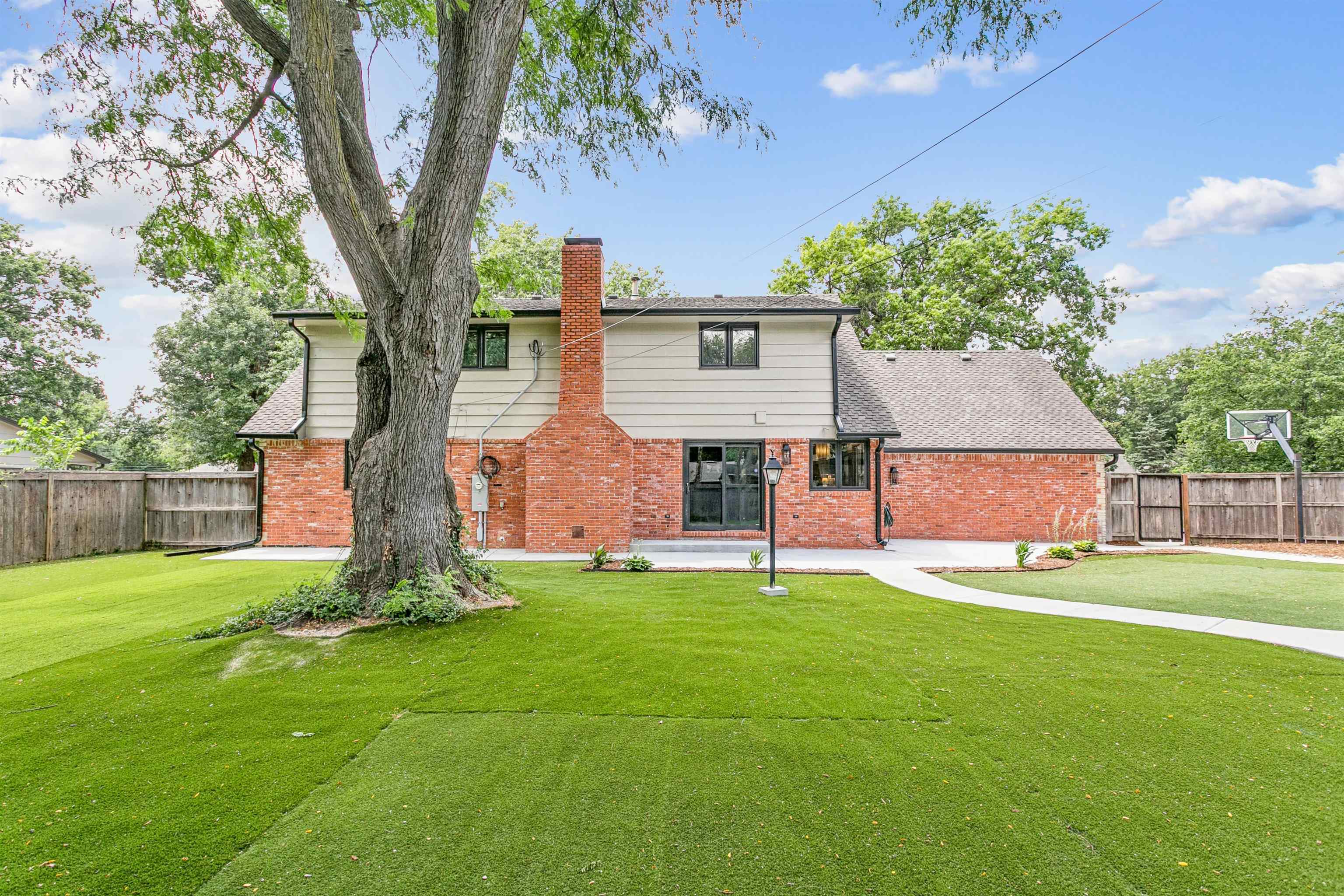 328 N Hampton Property Photo 6