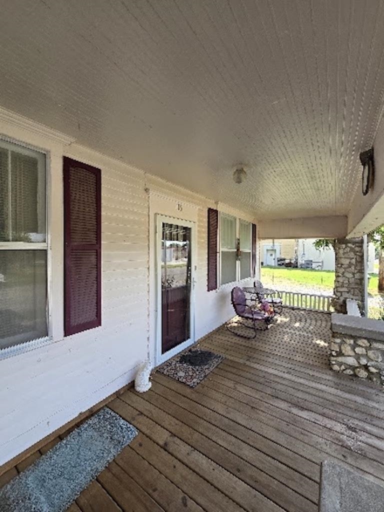 115 E 2nd Property Photo 30